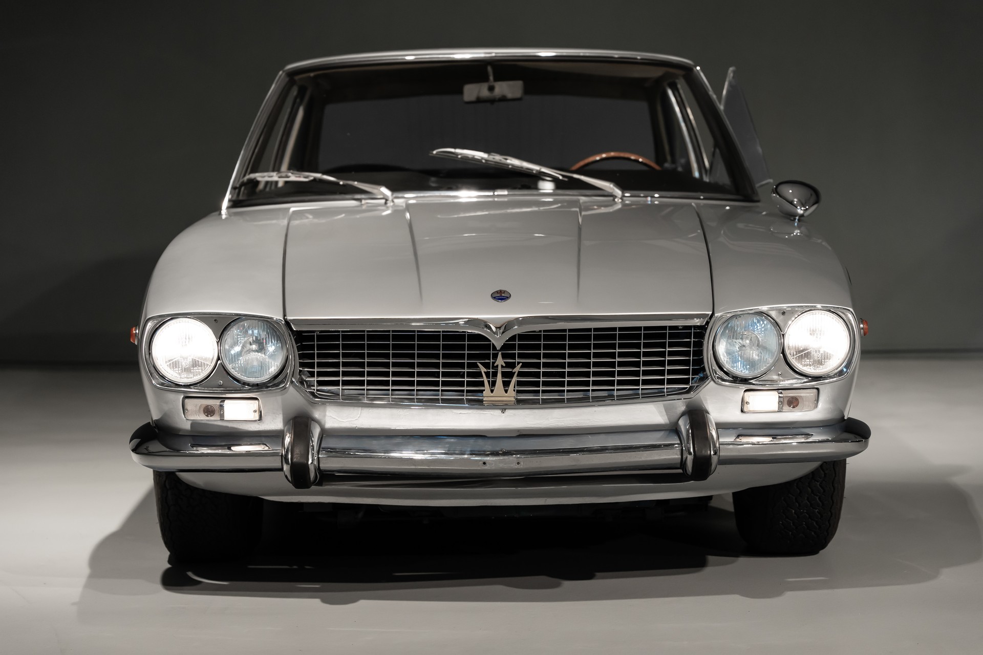 MASERATI Mexico 4.7 V8 by Vignale-image-3