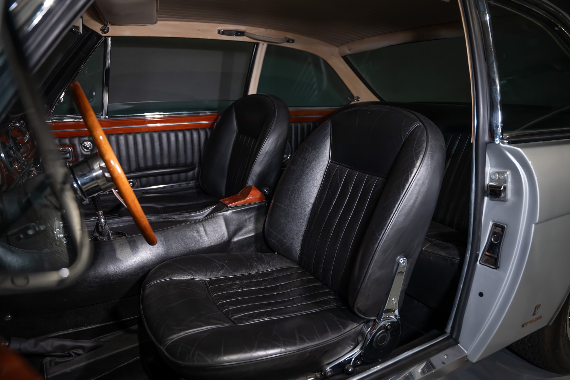 MASERATI Mexico 4.7 V8 by Vignale-image-12