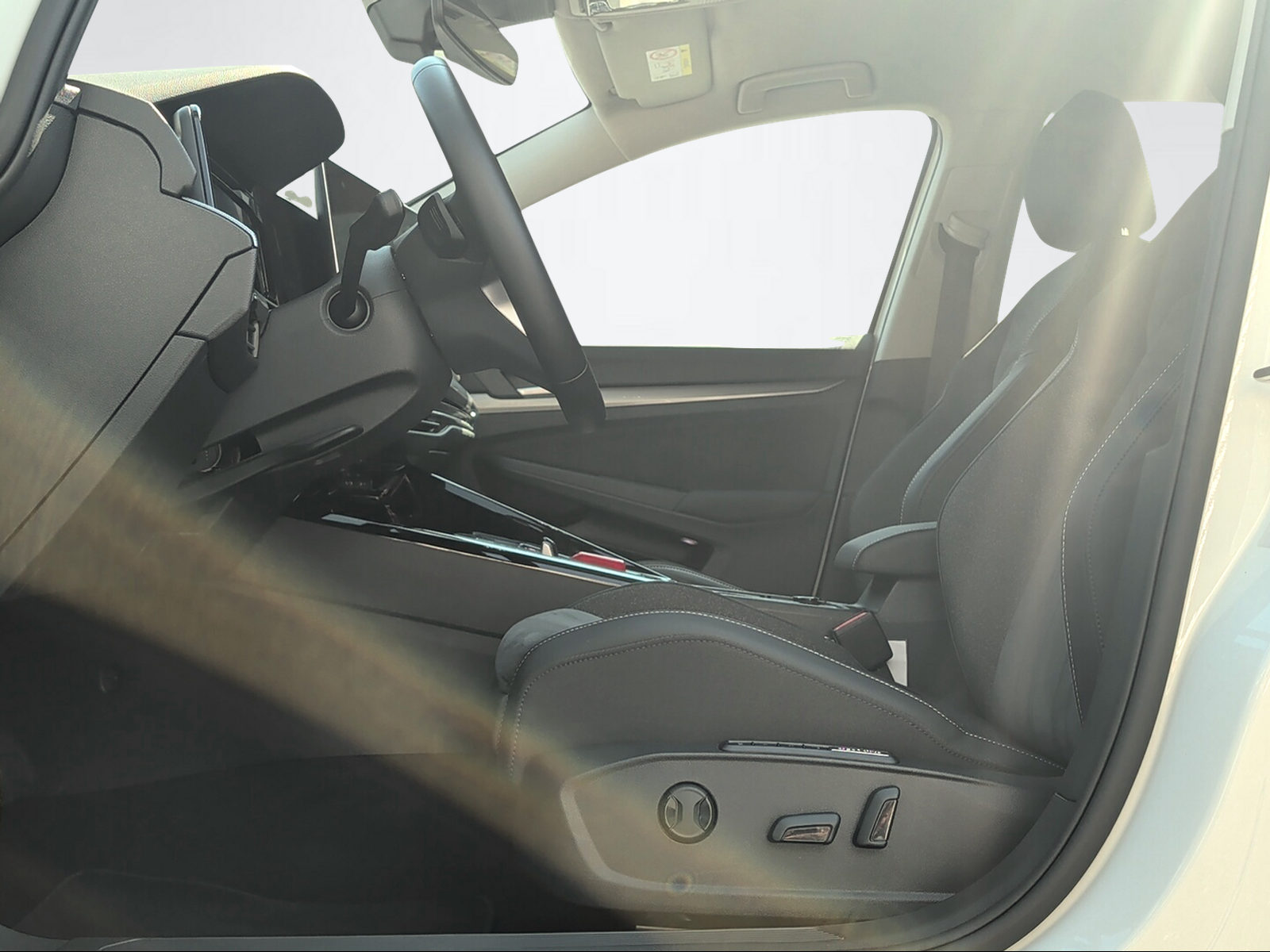 VW Golf VIII 1.5 TSI PHEV Style DSG-image-4
