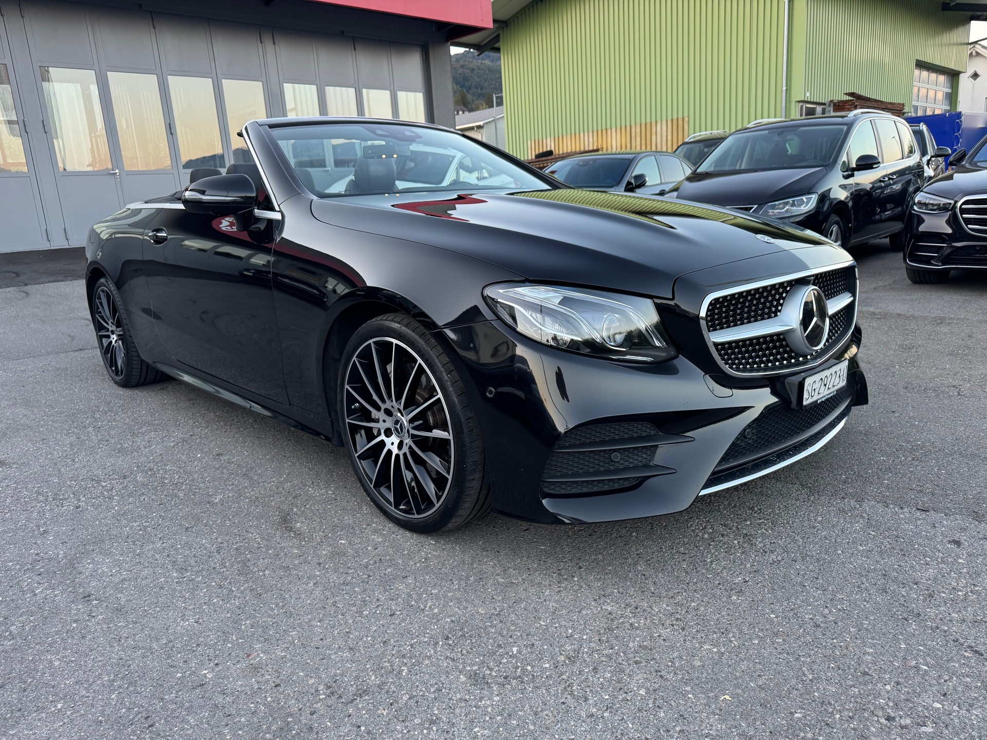 MERCEDES-BENZ E 400 AMG-LINE-showroom-element-1