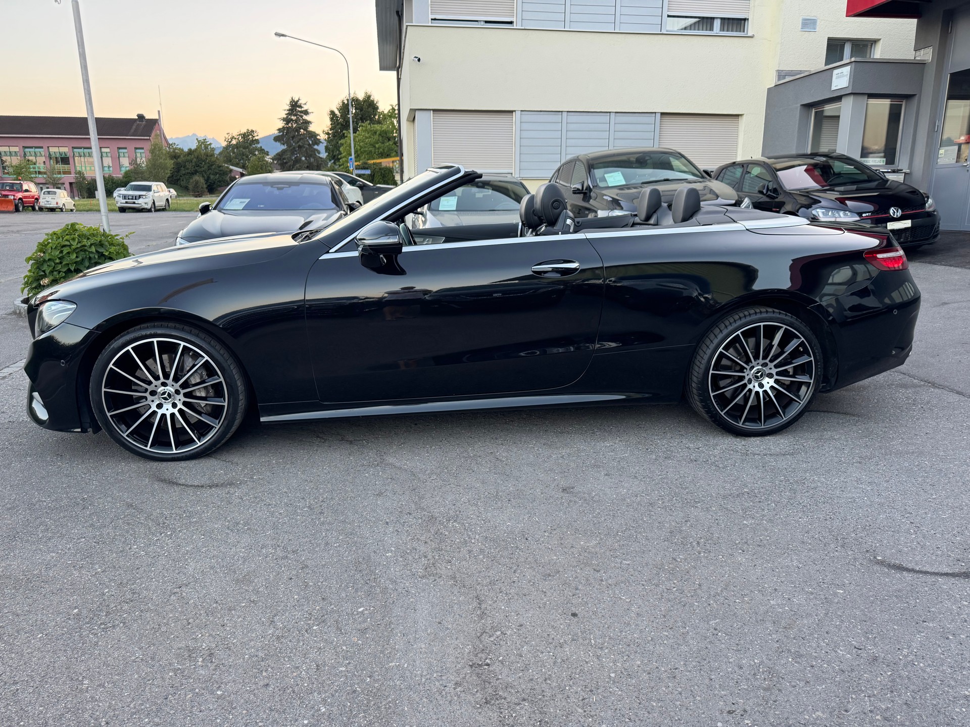 MERCEDES-BENZ E 400 AMG-LINE-showroom-element-3