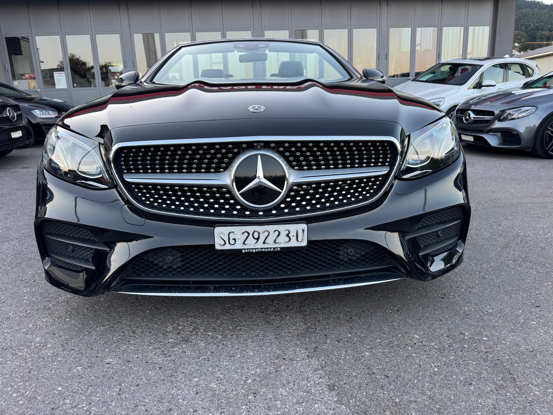 MERCEDES-BENZ E 400 AMG-LINE-showroom-element-2