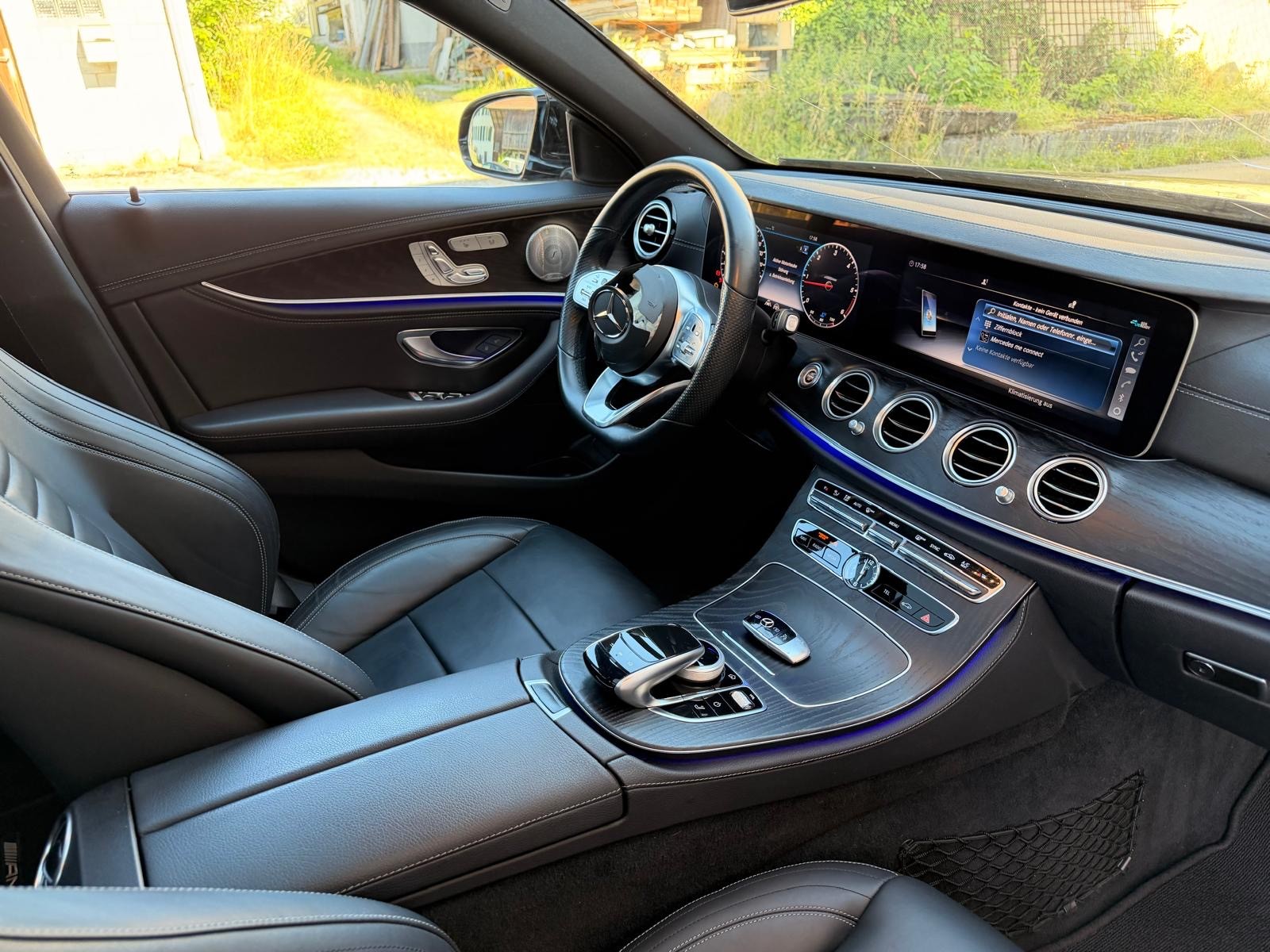 MERCEDES-BENZ E 220 d 4Matic 9G-Tronic-image-12