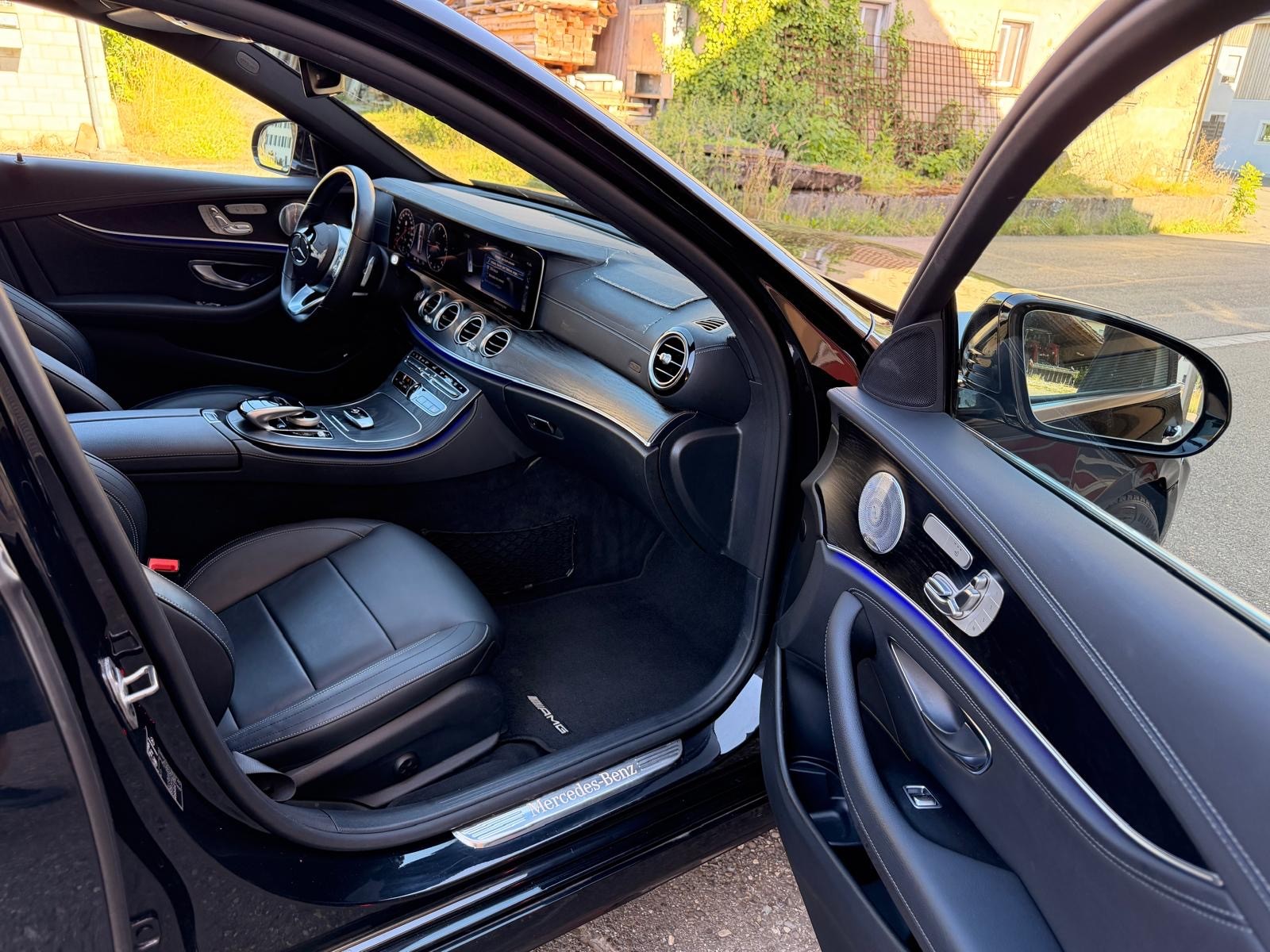 MERCEDES-BENZ E 220 d 4Matic 9G-Tronic-image-11