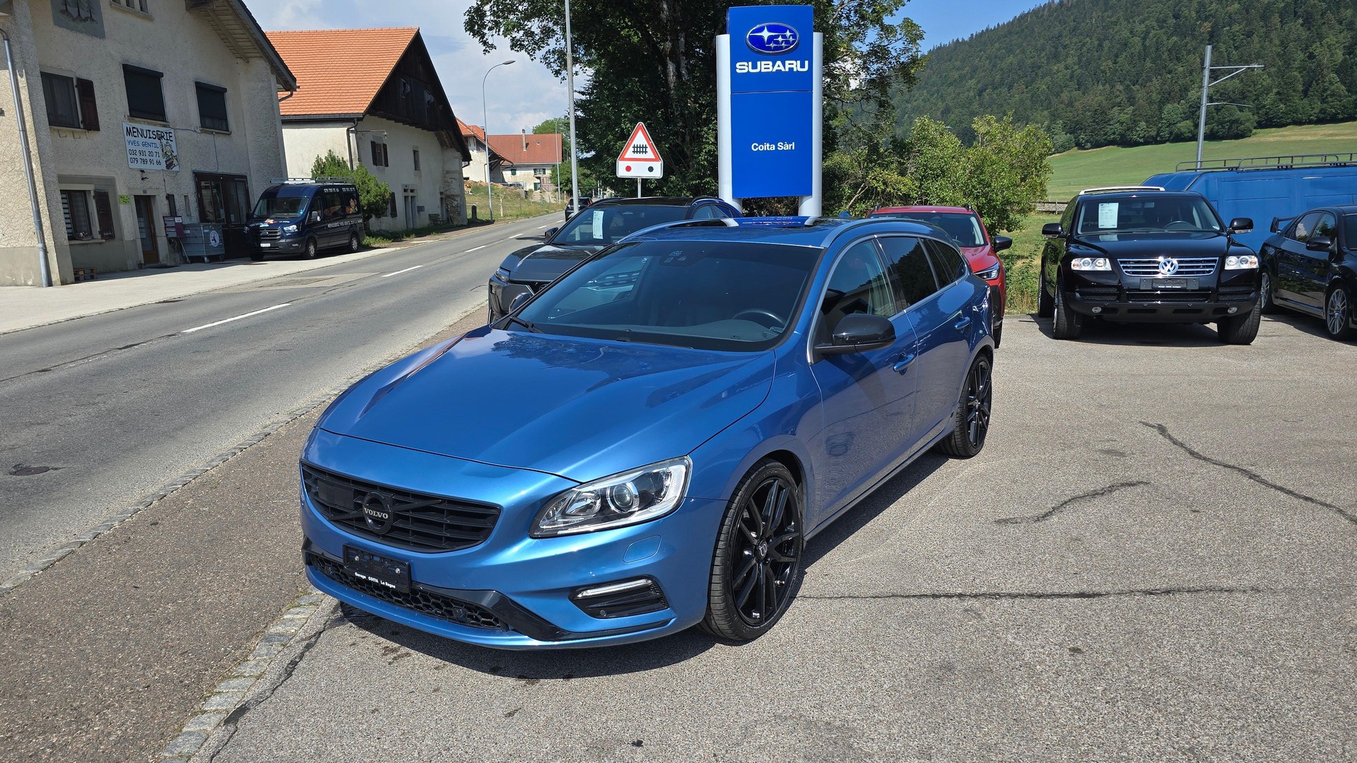 VOLVO V60 2.0 T6 Mome. R-Design AWD S/S-image-0