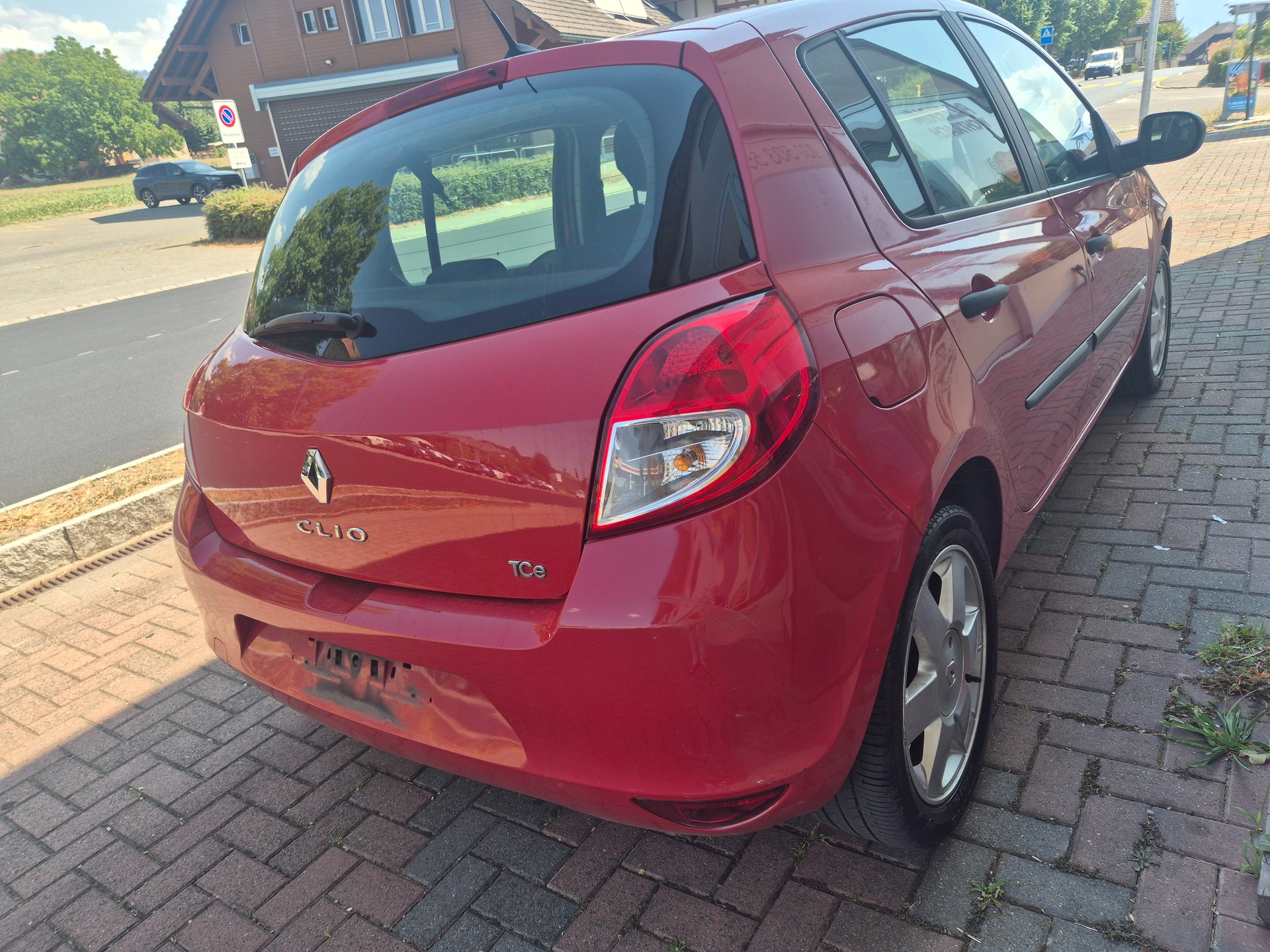RENAULT Clio 1.2 16V Turbo Yahoo-image-3