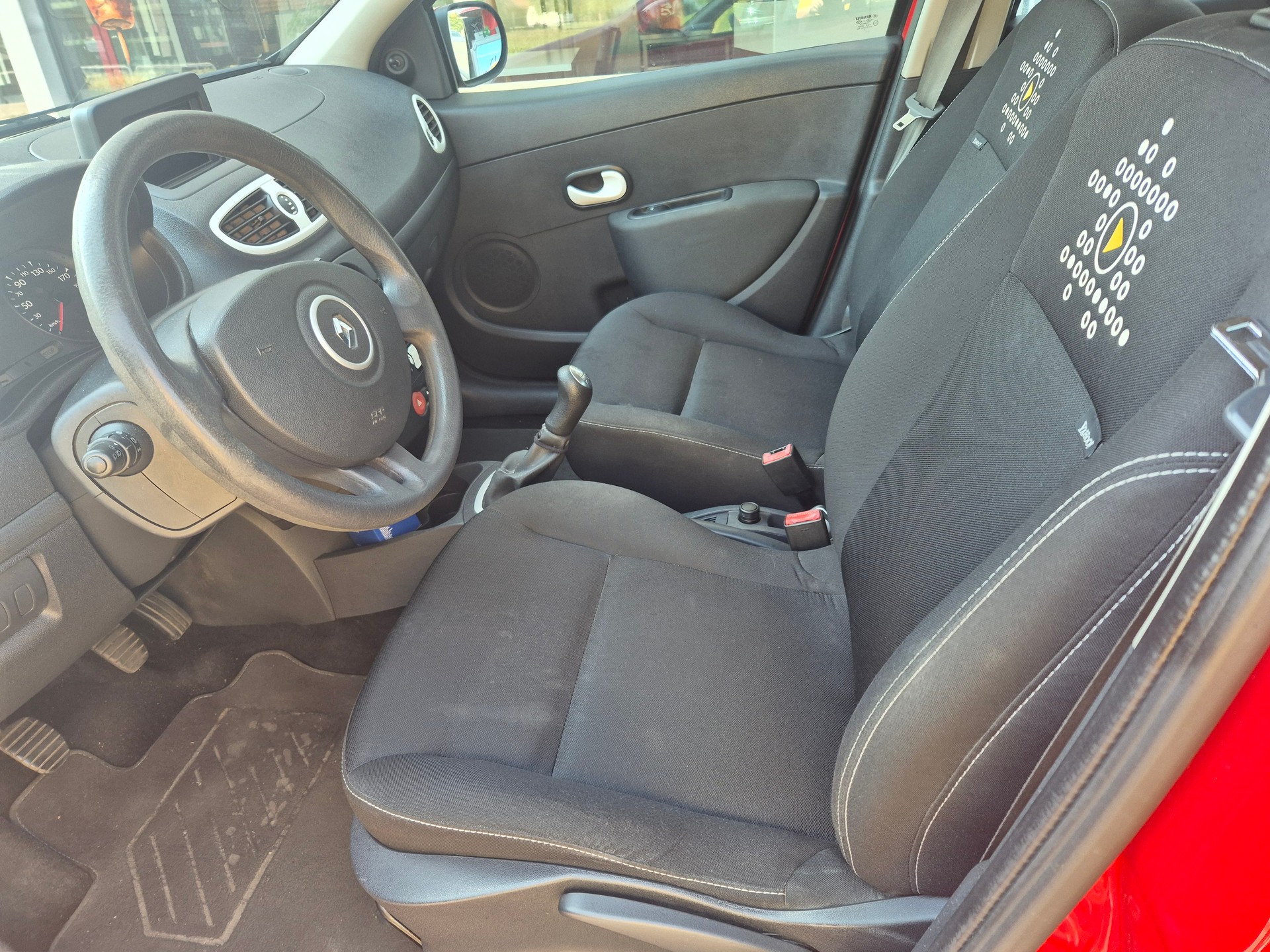 RENAULT Clio 1.2 16V Turbo Yahoo-image-4