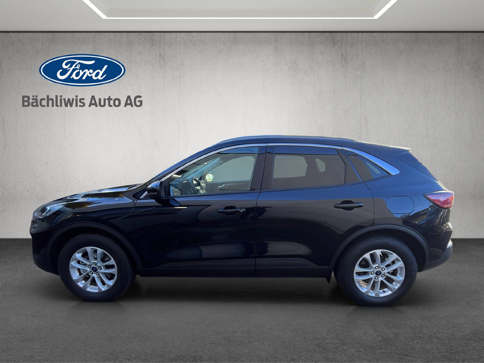 FORD Kuga 2.5 Hybrid Titanium X 4x4-showroom-element-1