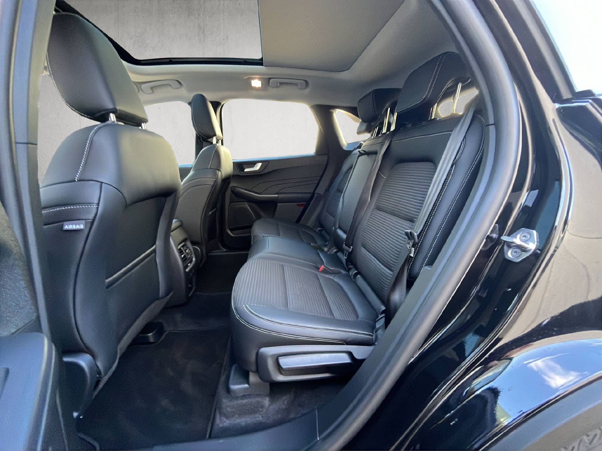 FORD Kuga 2.5 Hybrid Titanium X 4x4-image-13