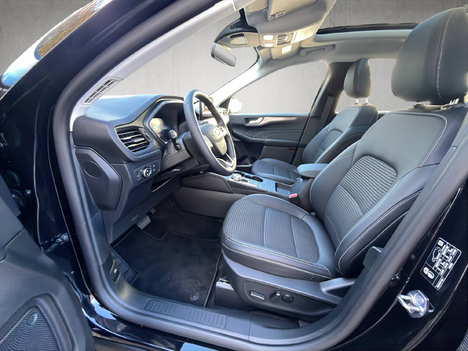 FORD Kuga 2.5 Hybrid Titanium X 4x4-image-9