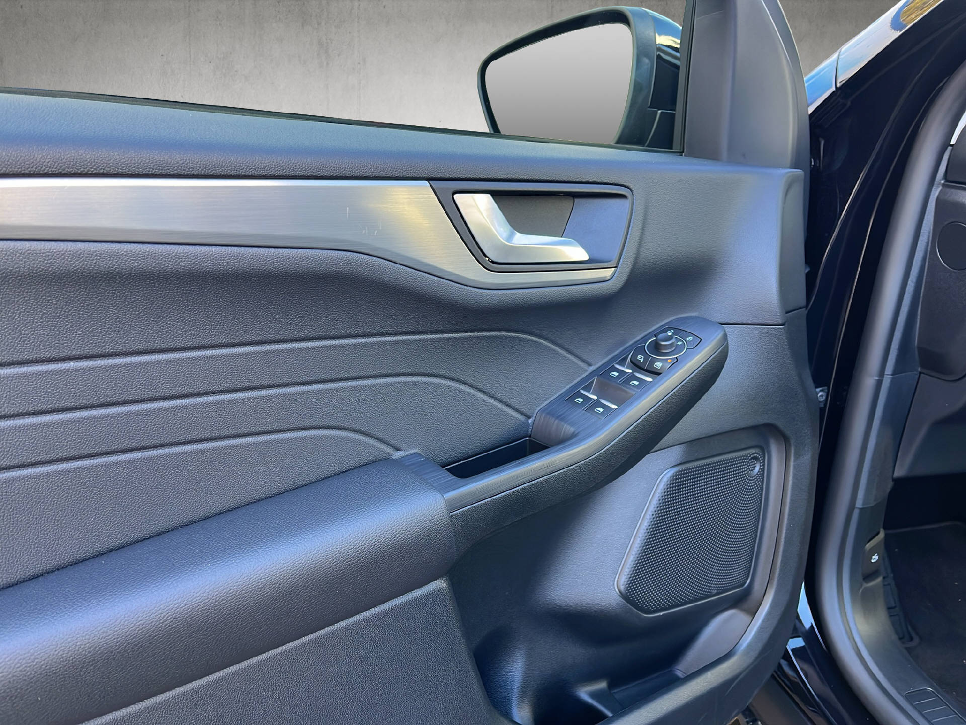 FORD Kuga 2.5 Hybrid Titanium X 4x4-image-12
