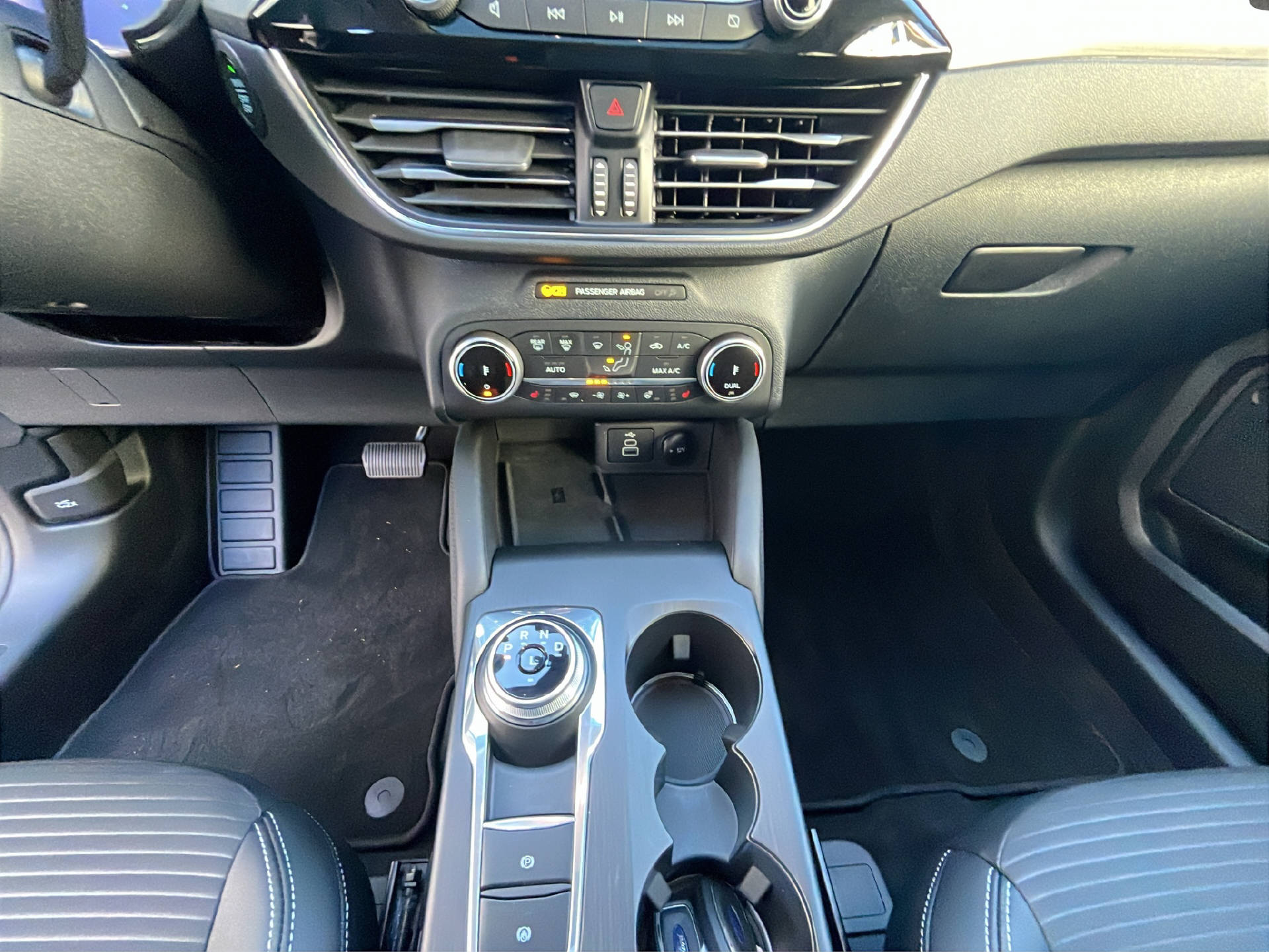 FORD Kuga 2.5 Hybrid Titanium X 4x4-image-15
