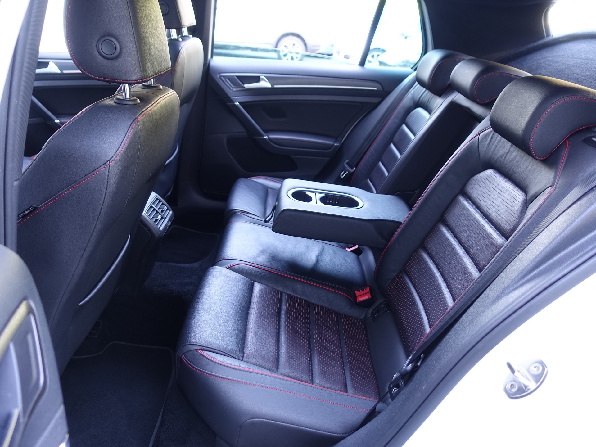 VW Golf 2.0 TSI GTI Performance DSG-image-15