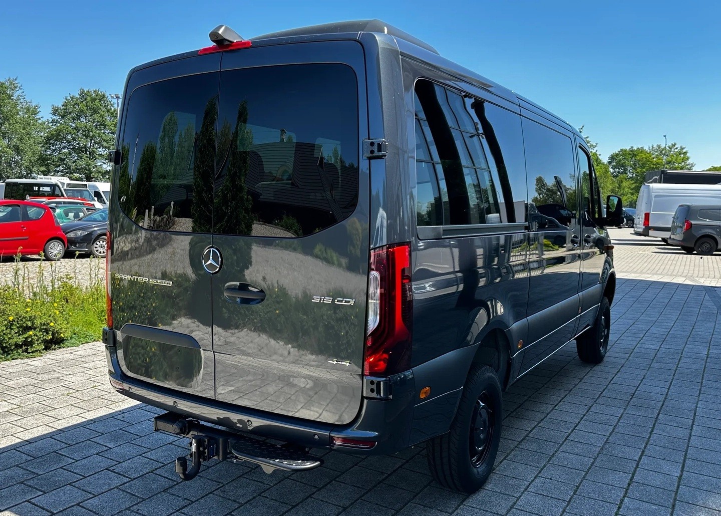 MERCEDES-BENZ Sprinter 319 CDI Standard 9G-TRONIC 4x4 9 Sitzer-image-4