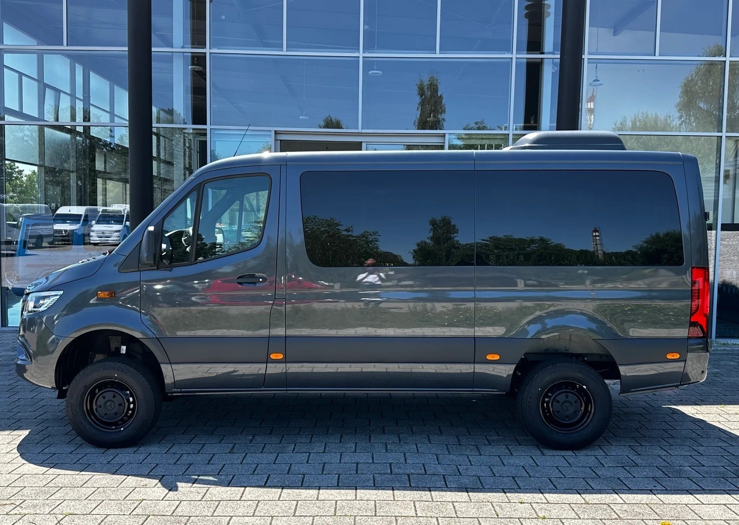 MERCEDES-BENZ Sprinter 319 CDI Standard 9G-TRONIC 4x4 9 Sitzer-image-7