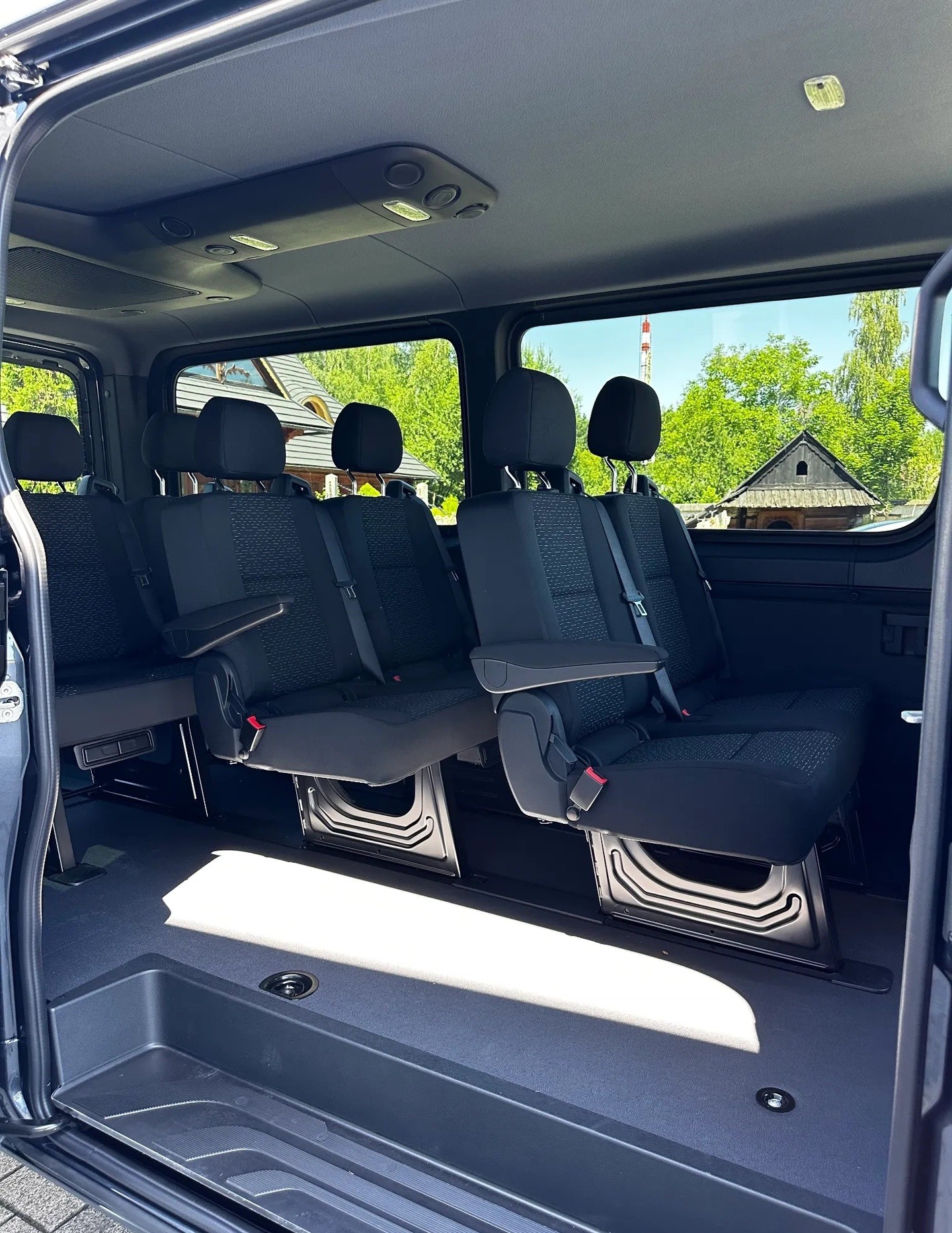 MERCEDES-BENZ Sprinter 319 CDI Standard 9G-TRONIC 4x4 9 Sitzer-image-10