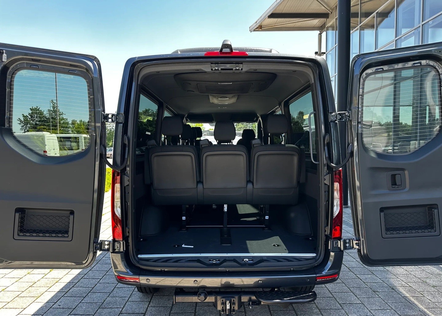 MERCEDES-BENZ Sprinter 319 CDI Standard 9G-TRONIC 4x4 9 Sitzer-image-5