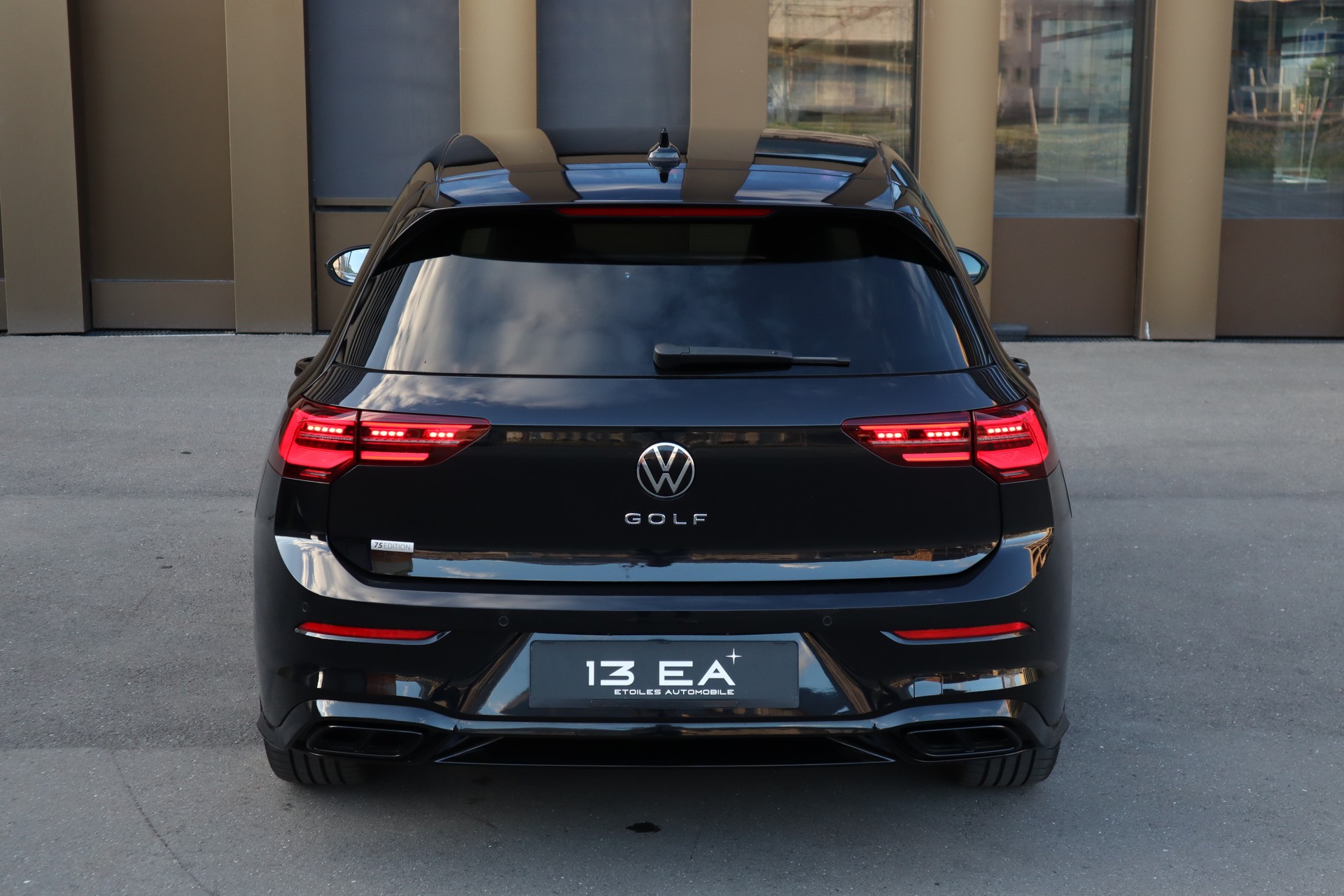 VW Golf 1.5 eTSI mHEV ACT R-Line 75 Edition DSG-image-4