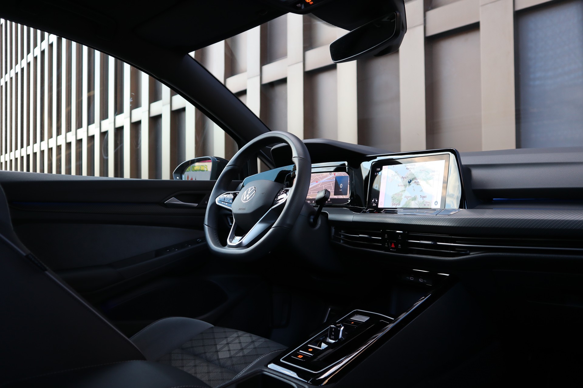 VW Golf 1.5 eTSI mHEV ACT R-Line 75 Edition DSG-image-10