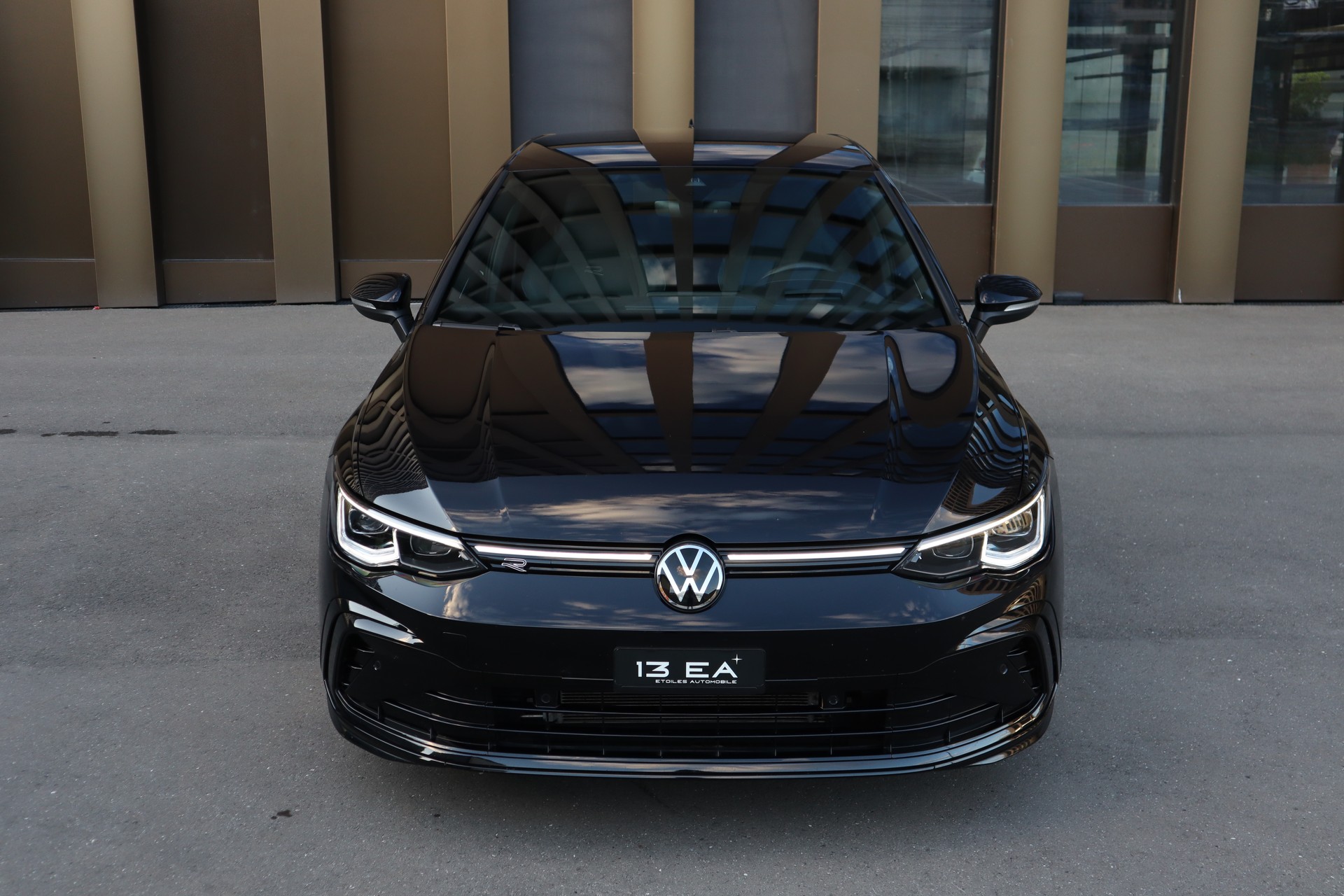 VW Golf 1.5 eTSI mHEV ACT R-Line 75 Edition DSG-image-1