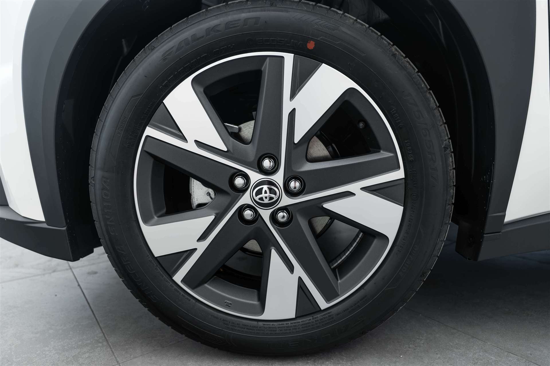 TOYOTA TOYOTA Aygo X 1.5 Comfort NEUES MODELL e-CVT Automat-image-5