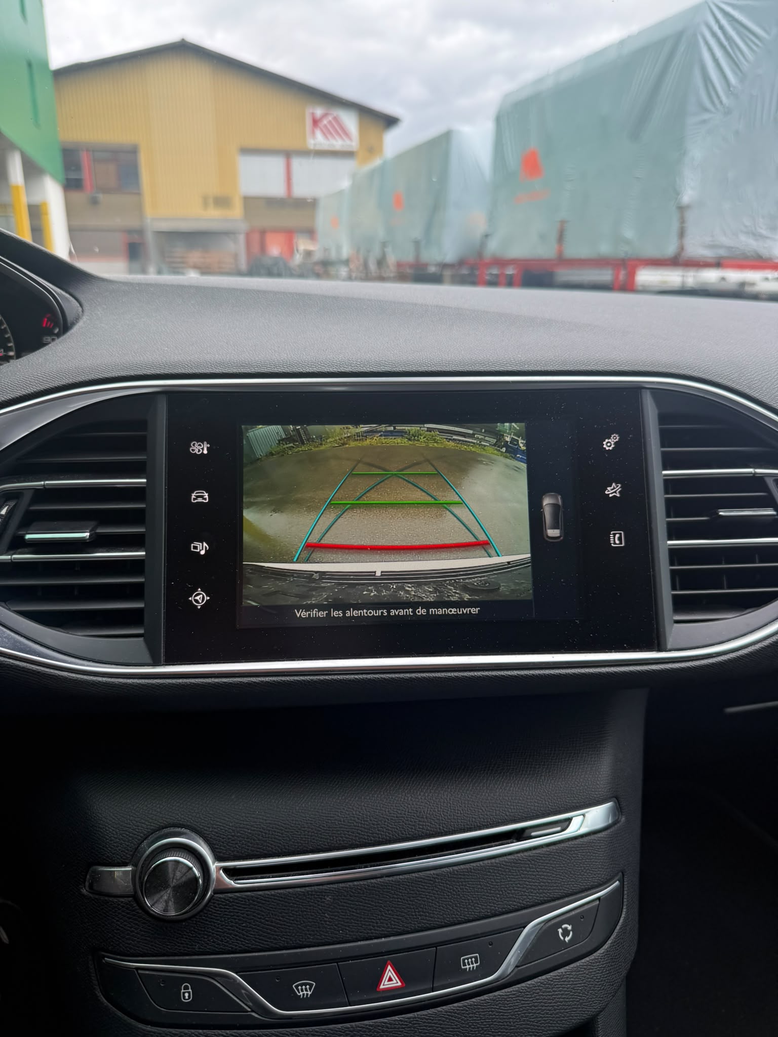 PEUGEOT 308 1.2 THP Active-image-11
