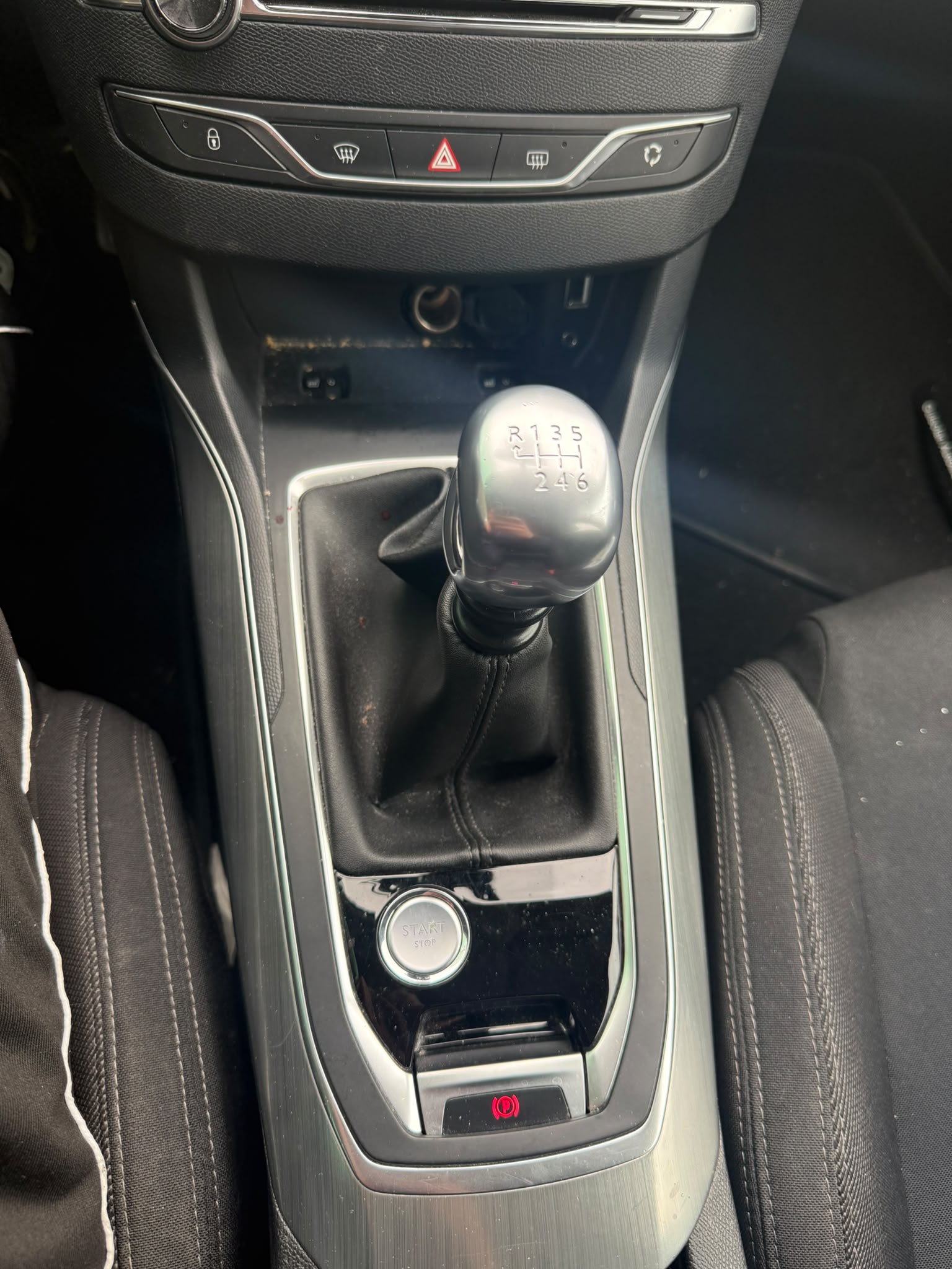 PEUGEOT 308 1.2 THP Active-image-12