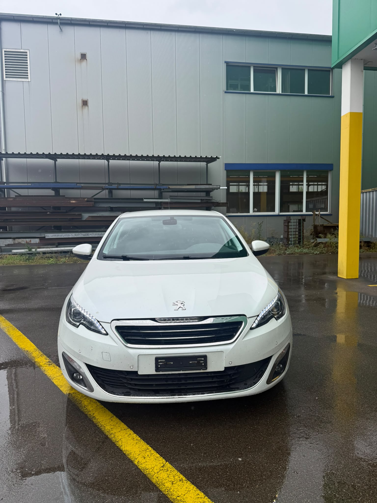 PEUGEOT 308 1.2 THP Active-image-1