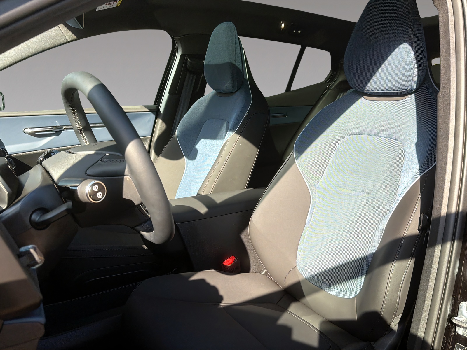 VOLVO EX30 E60 69kWh Twin Ultra-image-6