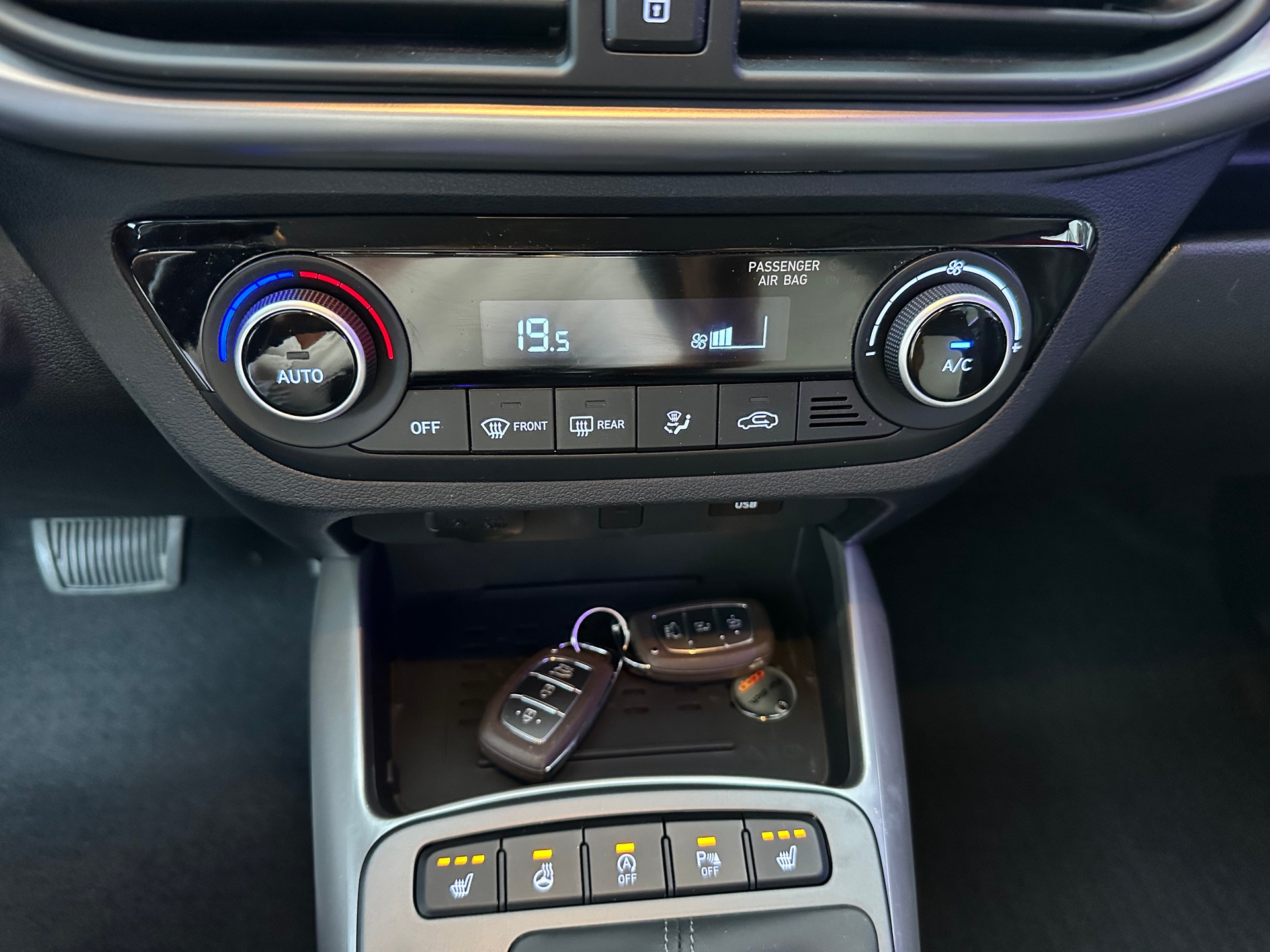 HYUNDAI i10 1.2 Vertex Automat-image-23