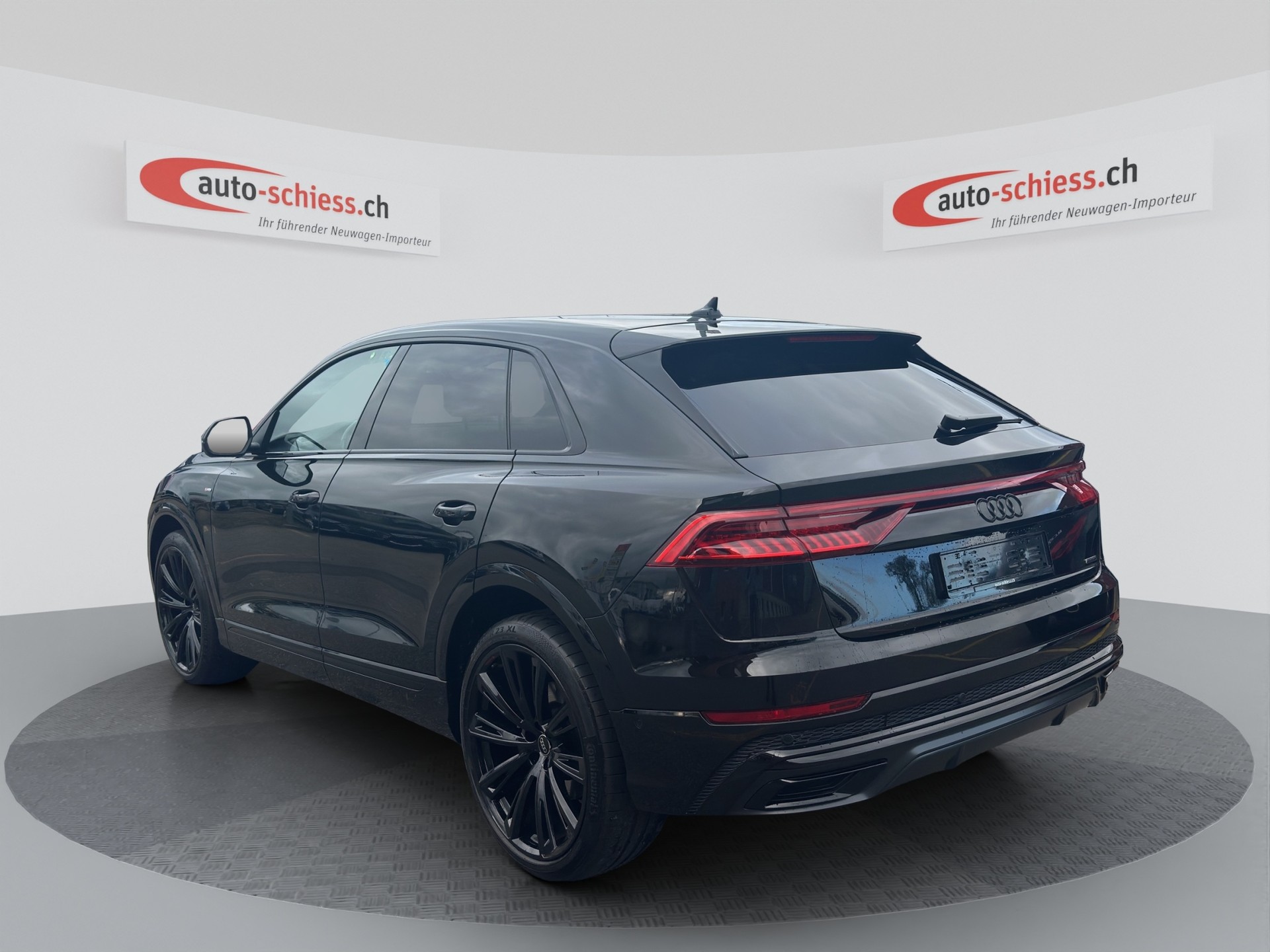 AUDI Q8 55 S-Line 3.0 TFSI quattro Optik Schwarz-image-4