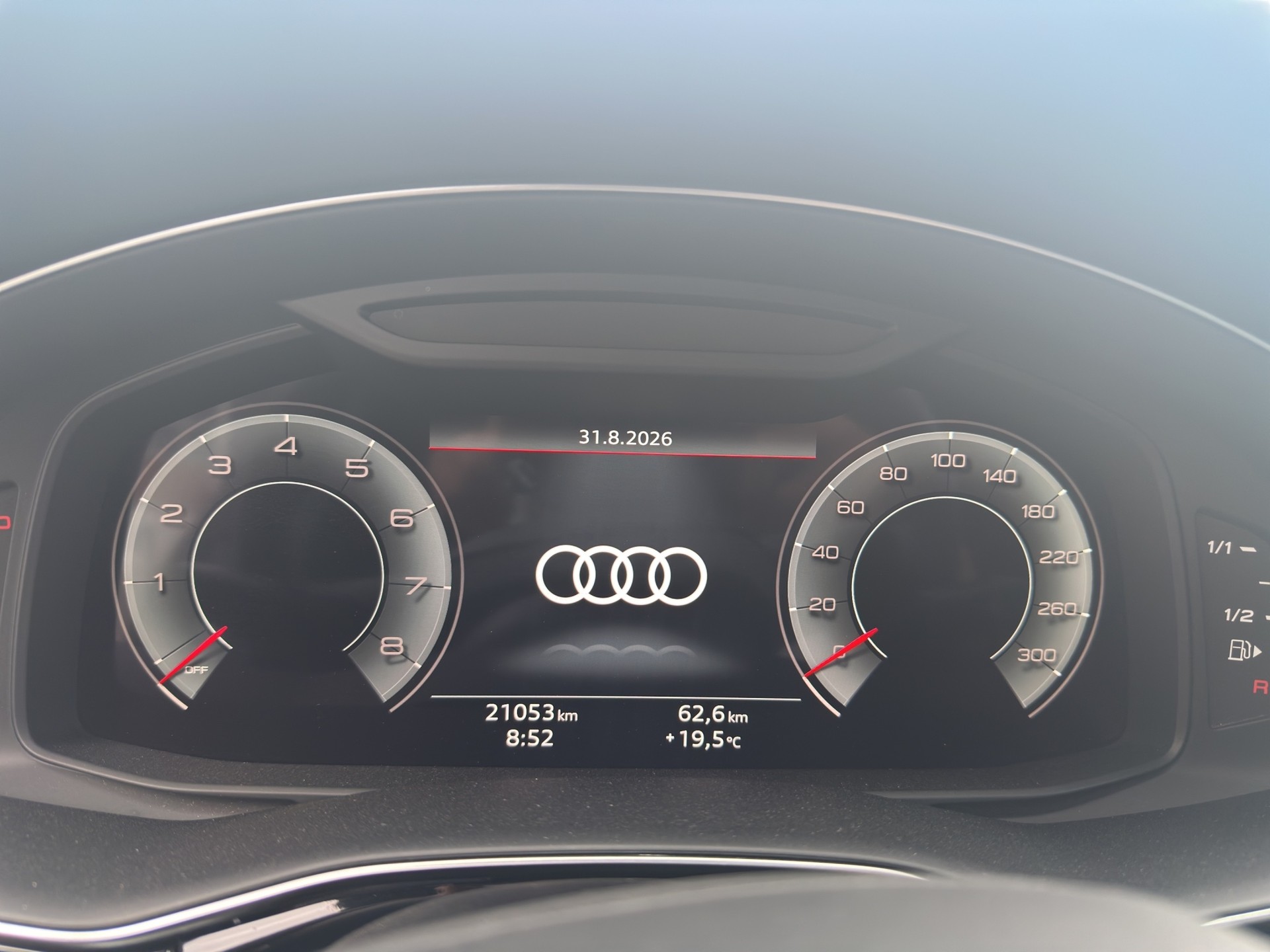 AUDI Q8 55 S-Line 3.0 TFSI quattro BLACK-image-9