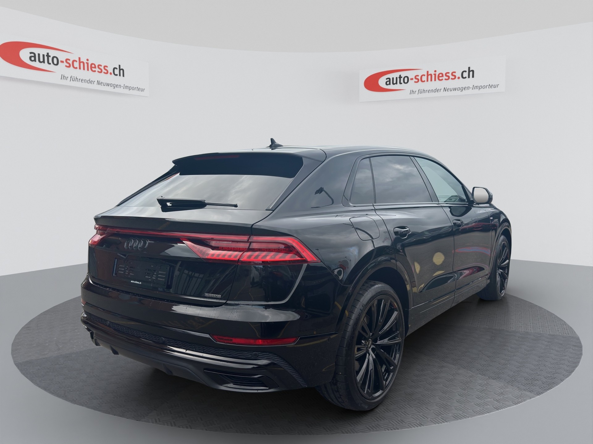 AUDI Q8 55 S-Line 3.0 TFSI quattro Optik Schwarz-image-3