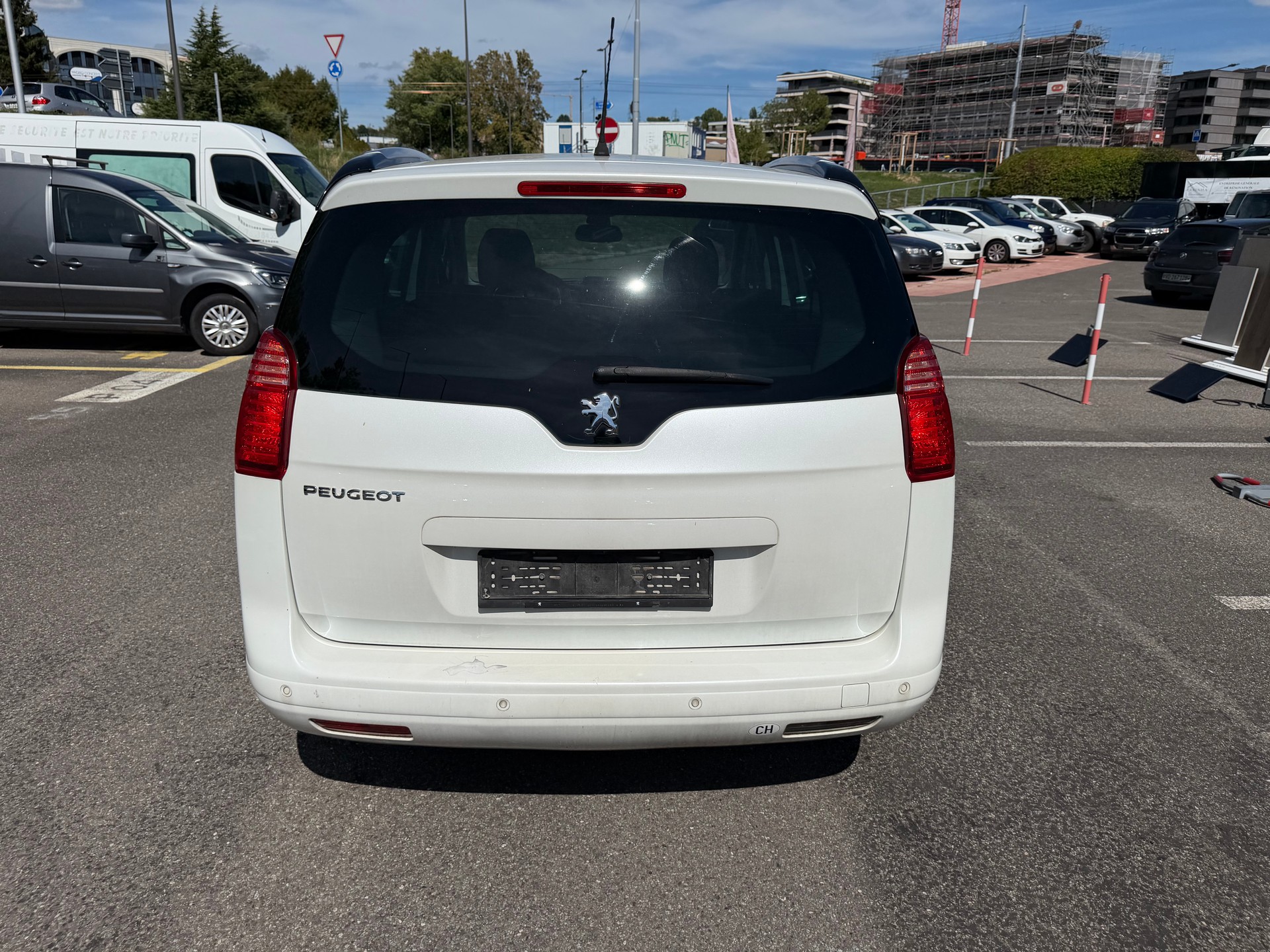 PEUGEOT 5008 2.0 HDI Sport Pack-image-4