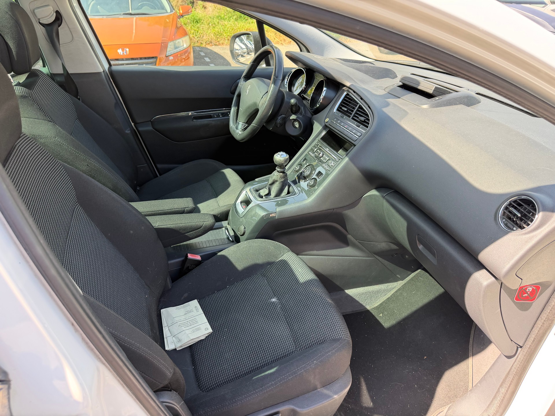 PEUGEOT 5008 2.0 HDI Sport Pack-image-6