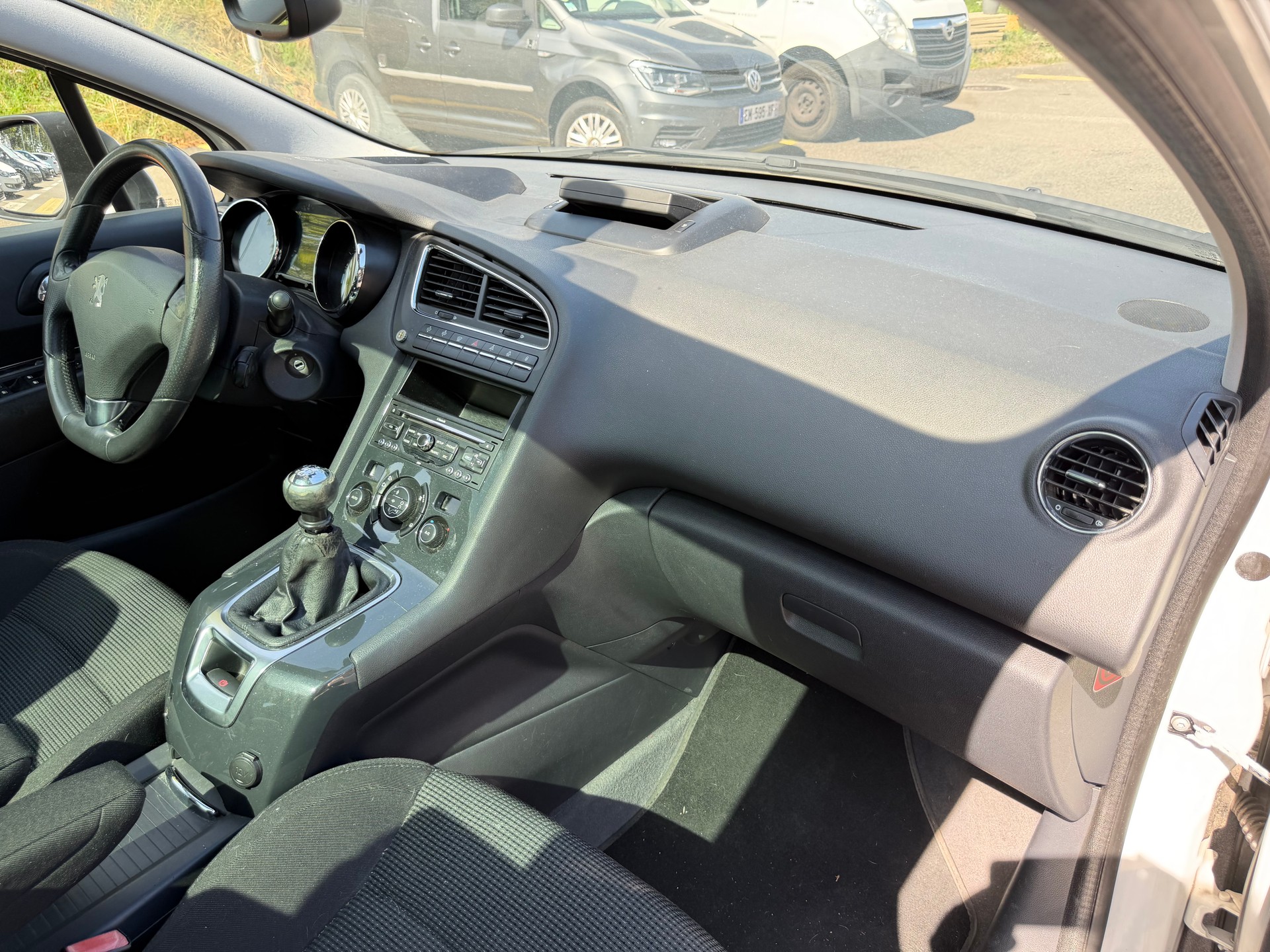PEUGEOT 5008 2.0 HDI Sport Pack-image-5