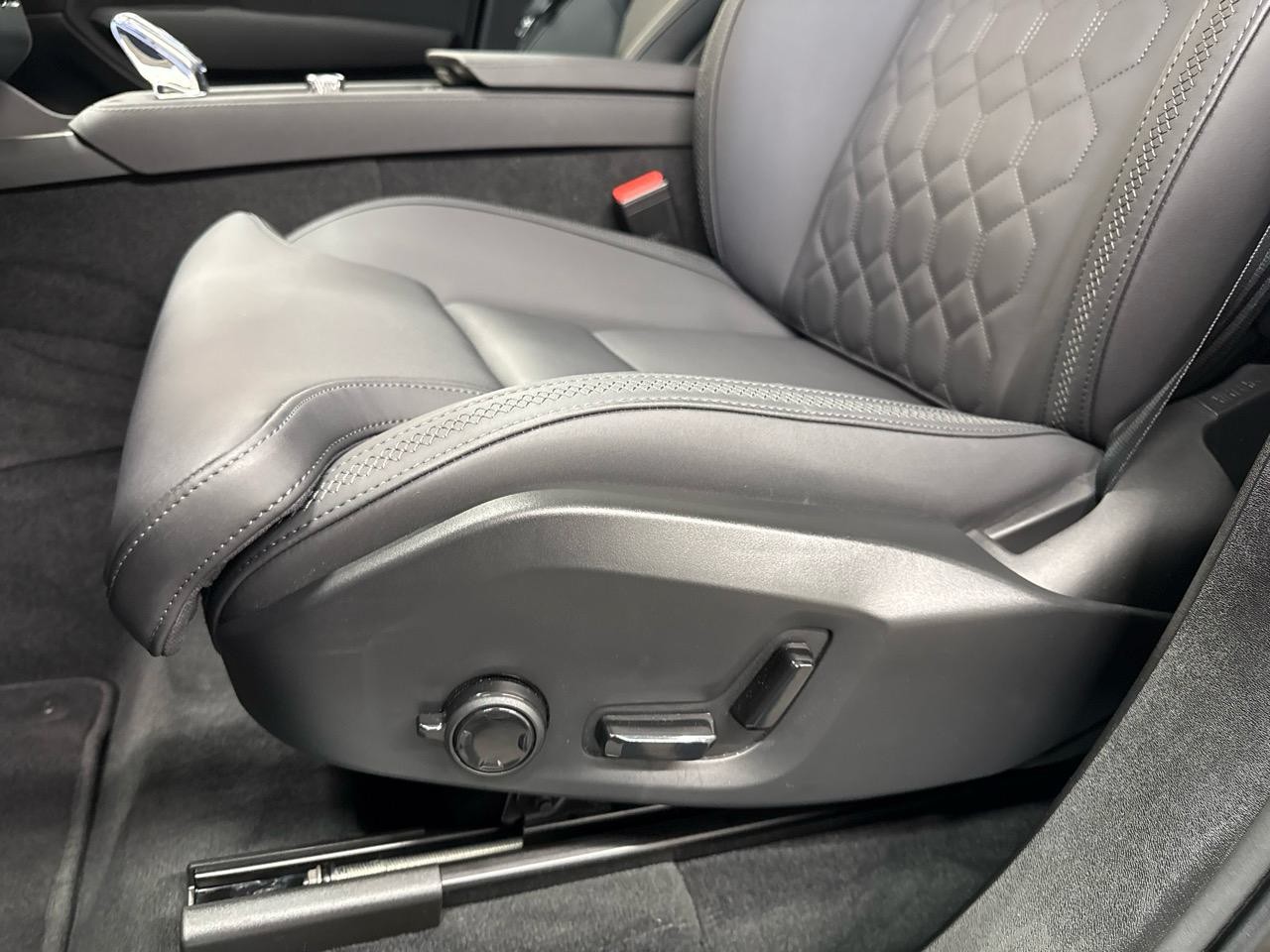 VOLVO XC90 B5 Benzin Mild Hybrid AWD Plus Bright Geartronic-image-4