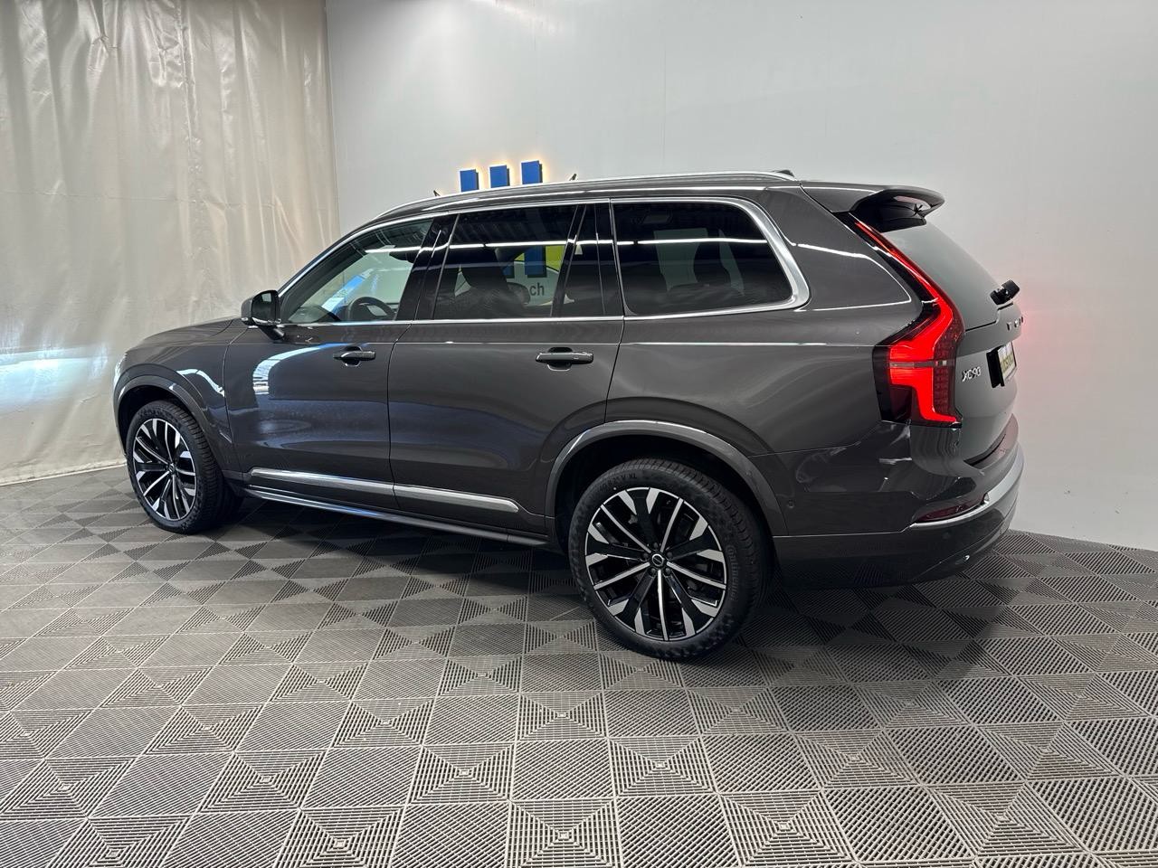 VOLVO XC90 B5 Benzin Mild Hybrid AWD Plus Bright Geartronic-image-1