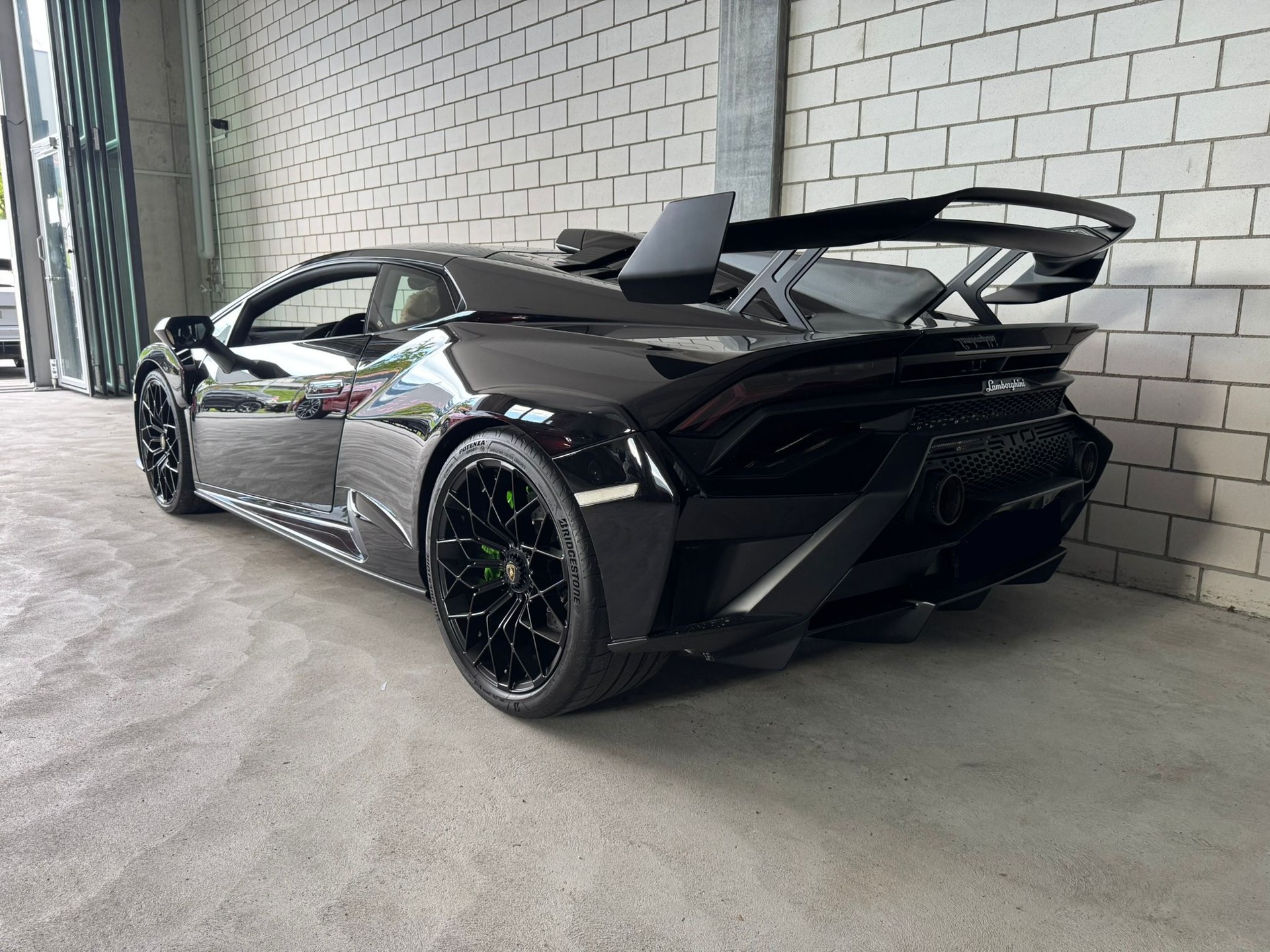 LAMBORGHINI Huracan STO Coupé DCT RWD Full Carbon-image-3