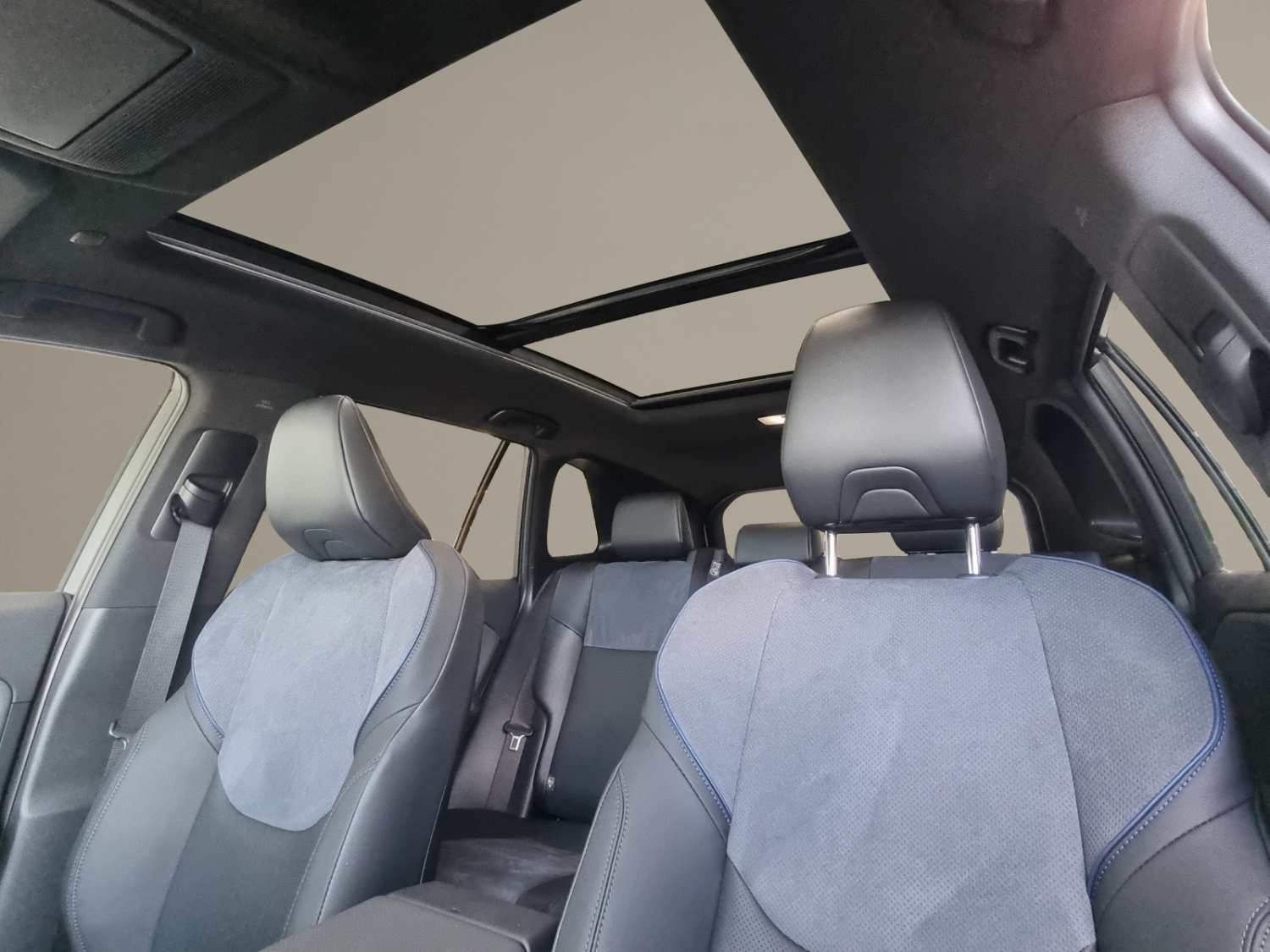 TOYOTA RAV4 2.5 HEV Style-image-8