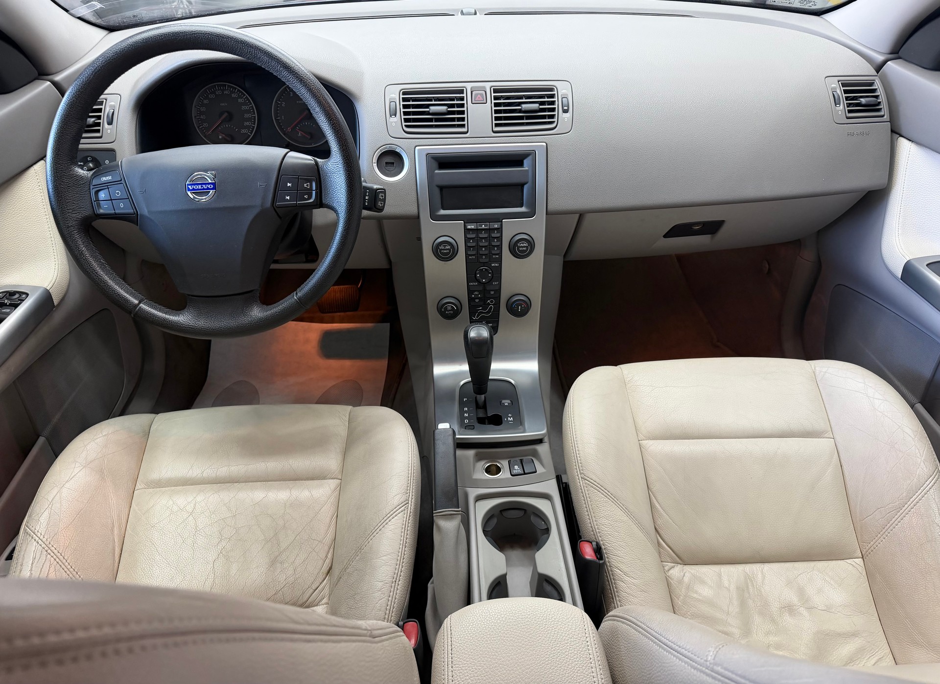 VOLVO V50 T5 AWD Summum-image-3