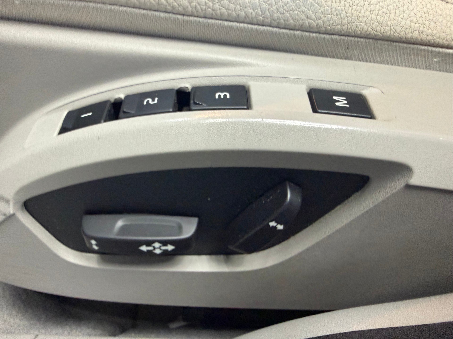 VOLVO V50 T5 AWD Summum-image-6