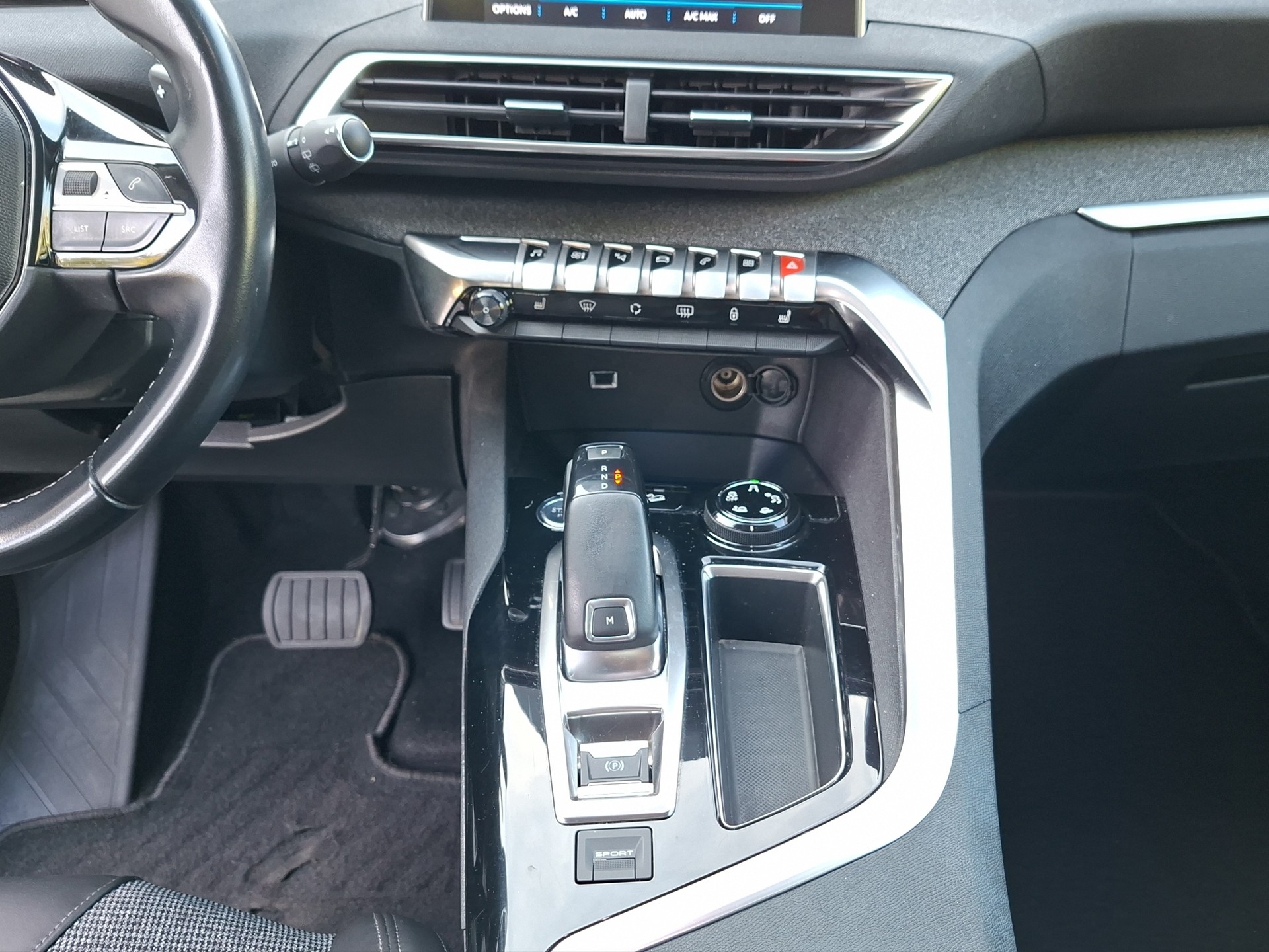PEUGEOT 3008 1.2 PureTech Allure EAT-image-17