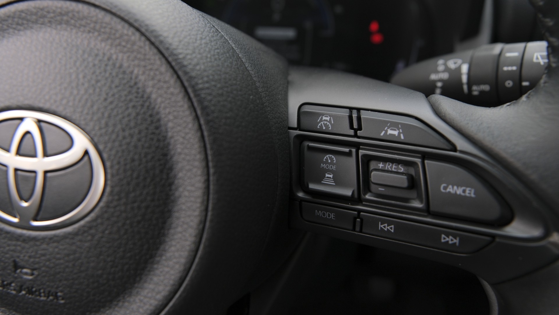 TOYOTA Yaris 1.5 Trend e-CVT-image-22