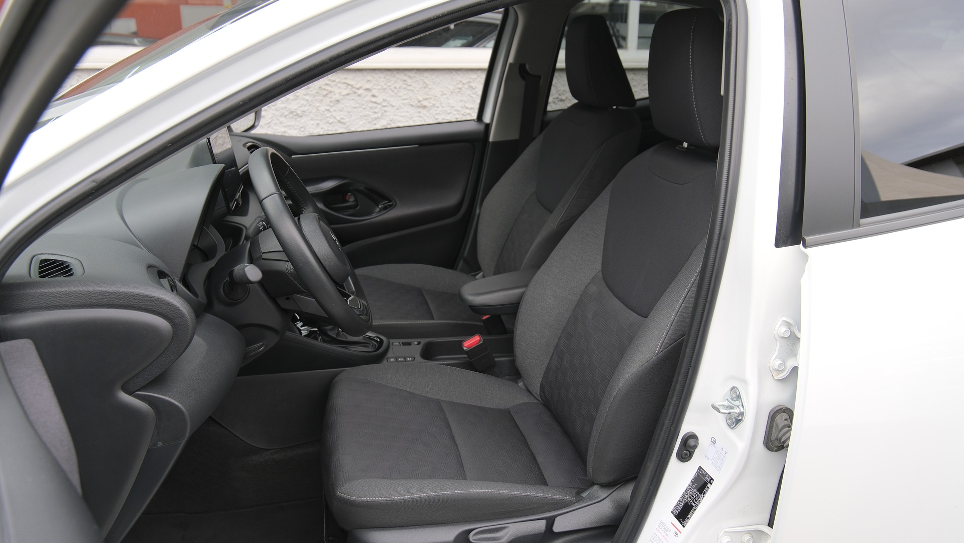 TOYOTA Yaris 1.5 Trend e-CVT-image-3