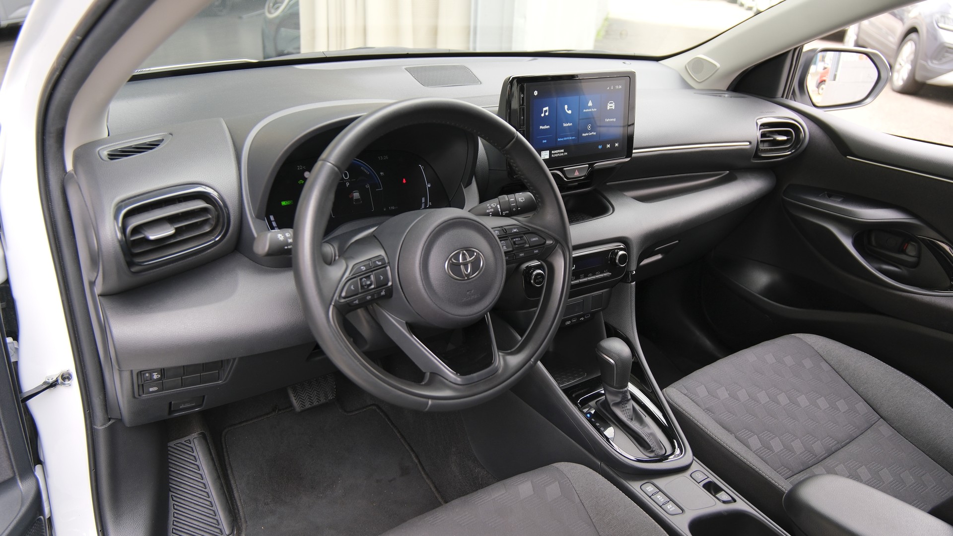 TOYOTA Yaris 1.5 Trend e-CVT-image-17