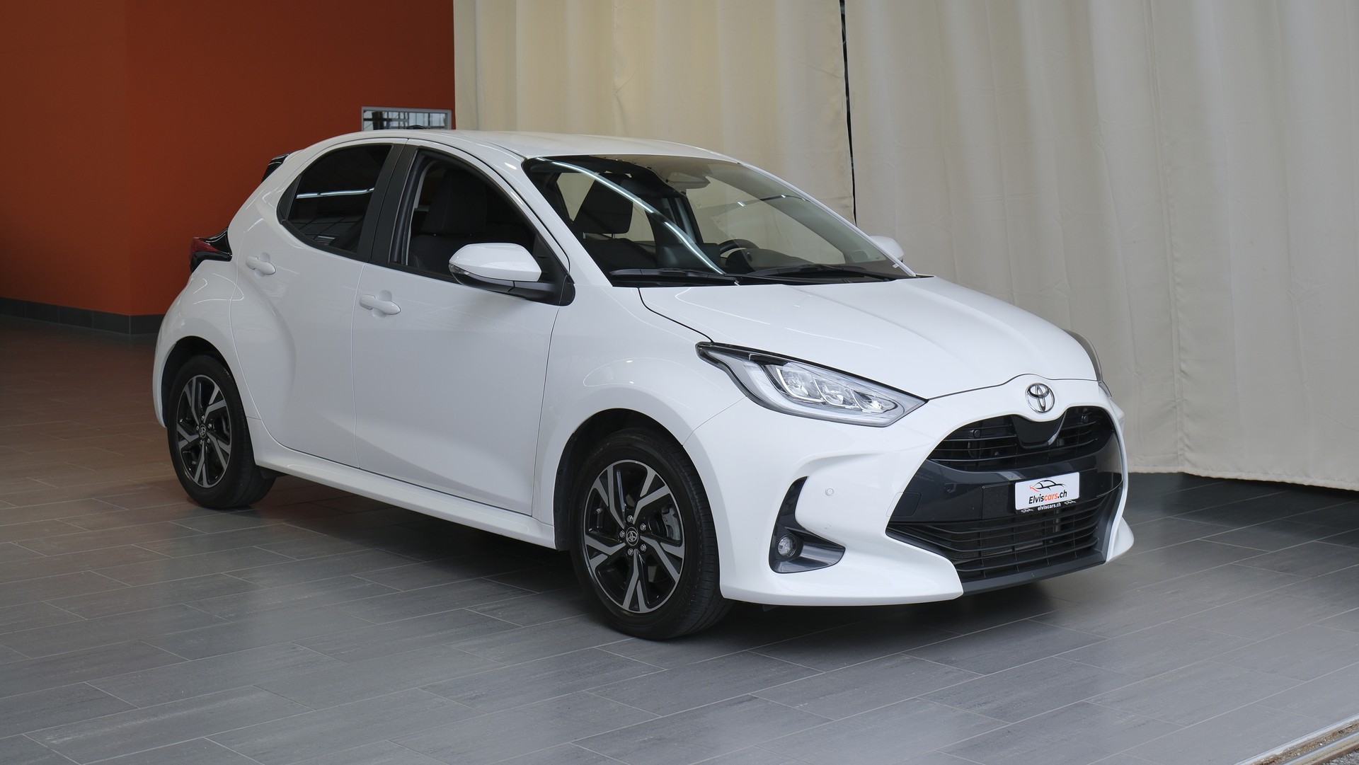 TOYOTA Yaris 1.5 Trend e-CVT-image-30