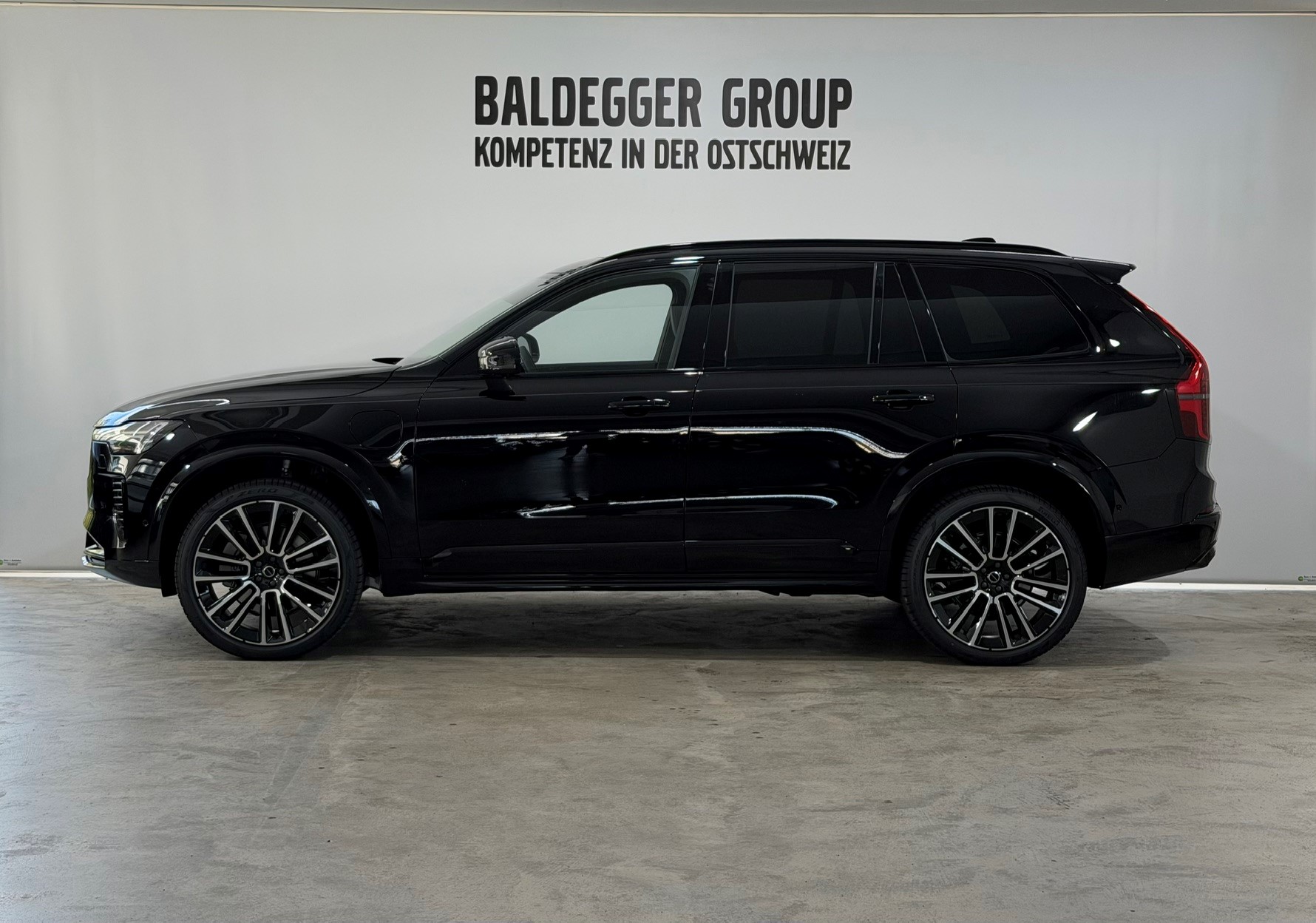 VOLVO XC90 2.0 T8 TE Black Edition e-image-2
