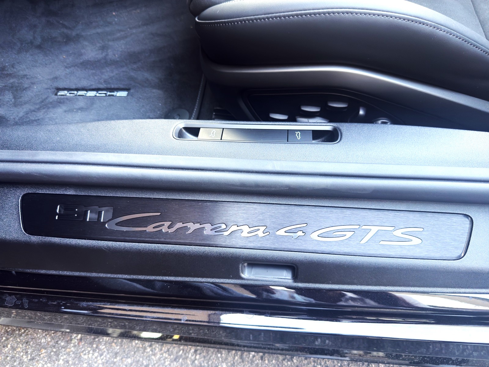 PORSCHE 911 Cabriolet 3.6 Carrera 4 GTS PDK-image-12