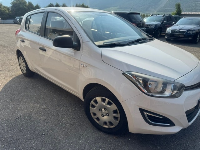 HYUNDAI i20 1.2 Comfort-image-4